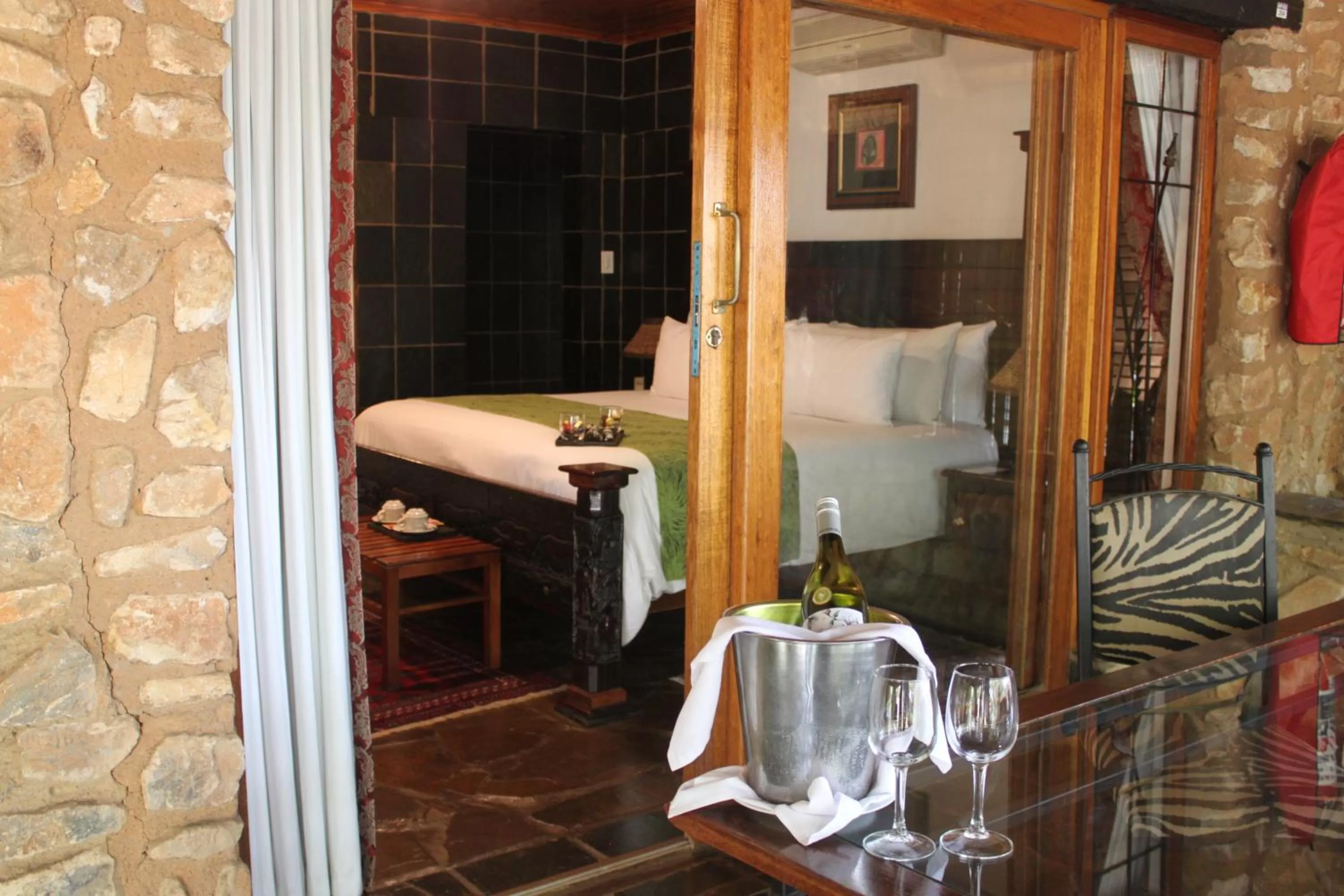 Bedroom, Bed in Misty Hills Country Hotel, Conference Centre & Spa