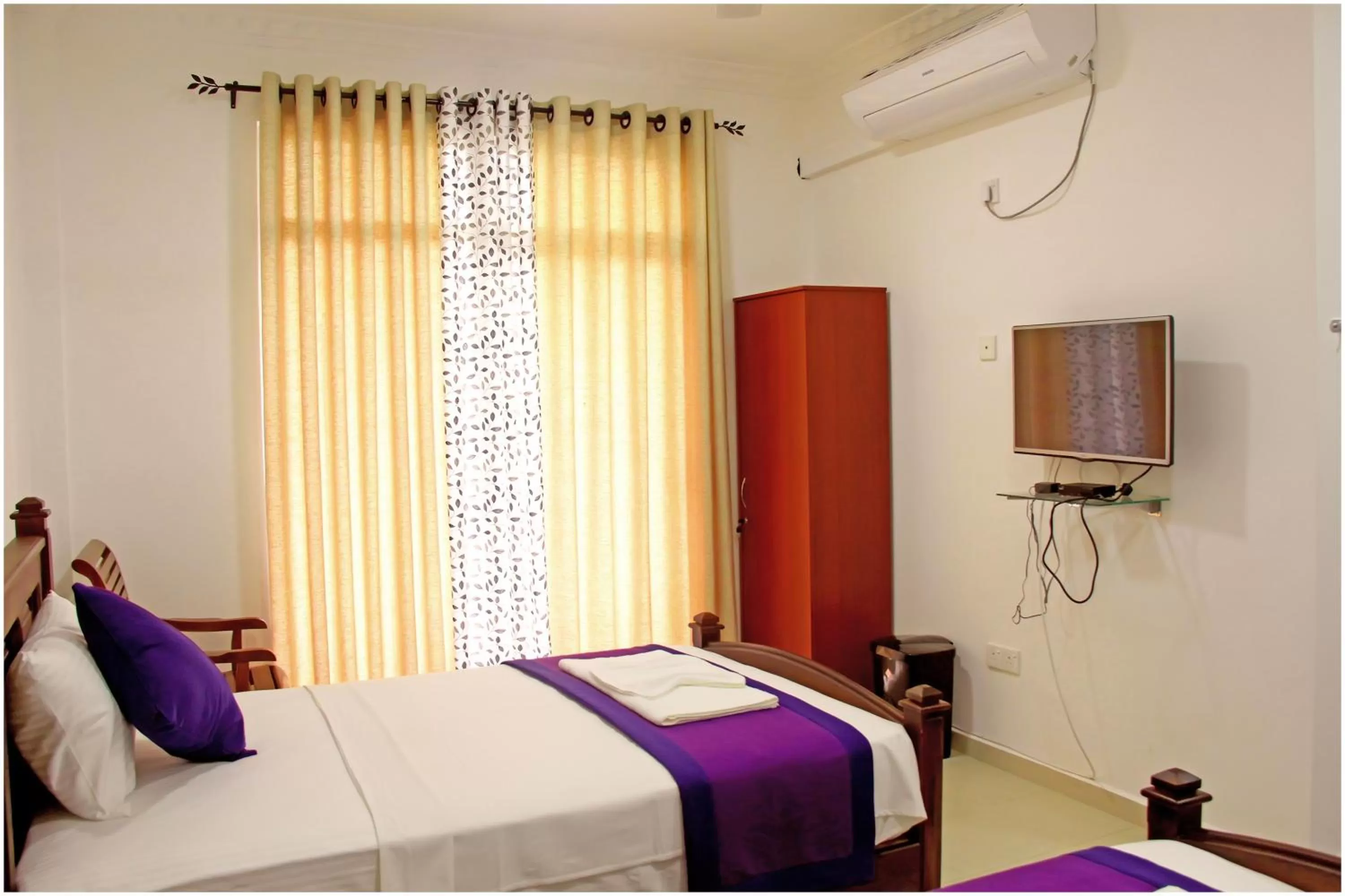 Bed in Ronaka Airport Transit Hotel