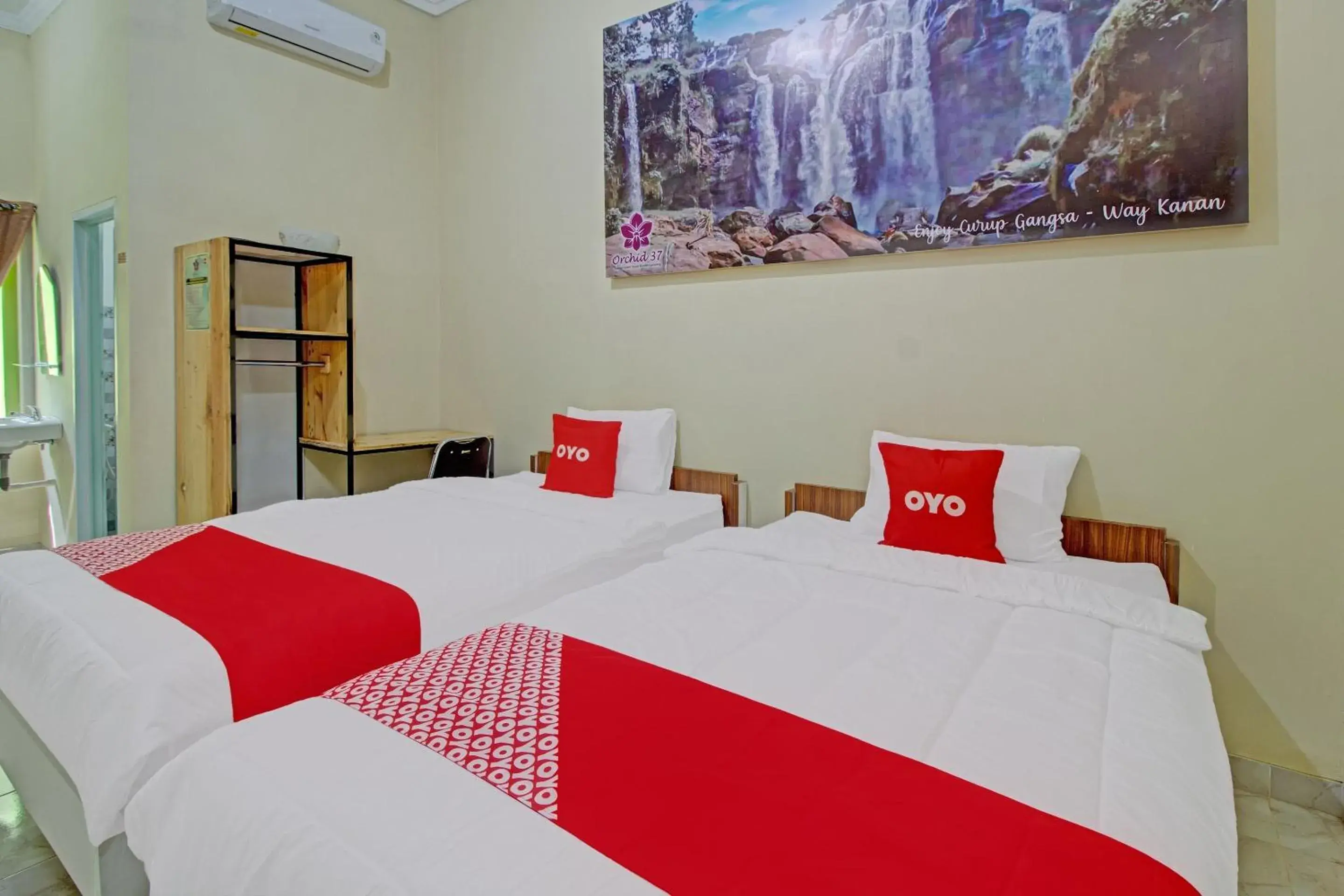 Bedroom, Bed in OYO 3774 Orchid 37 Syariah Guest House