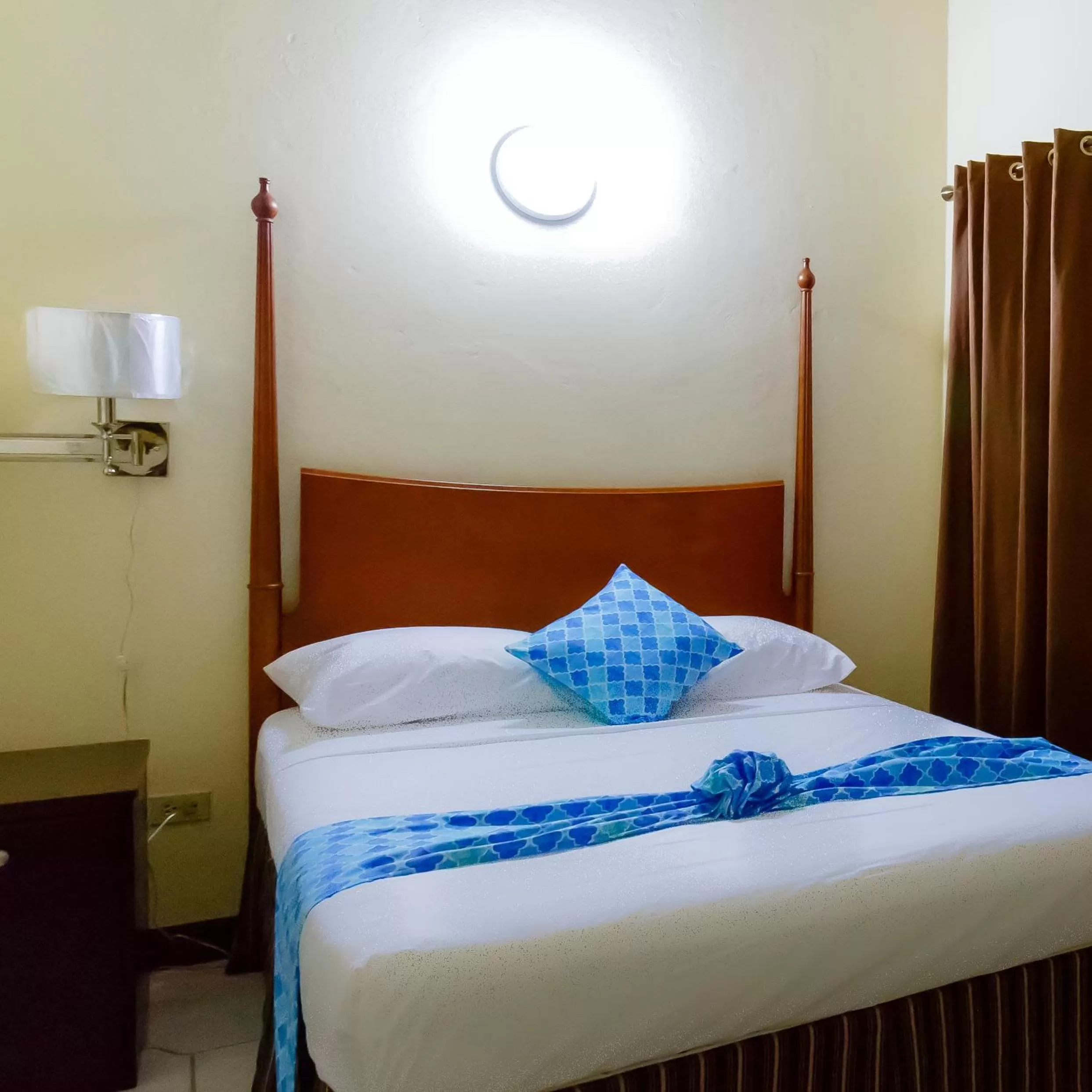 Bedroom, Bed in Jasmine Inn