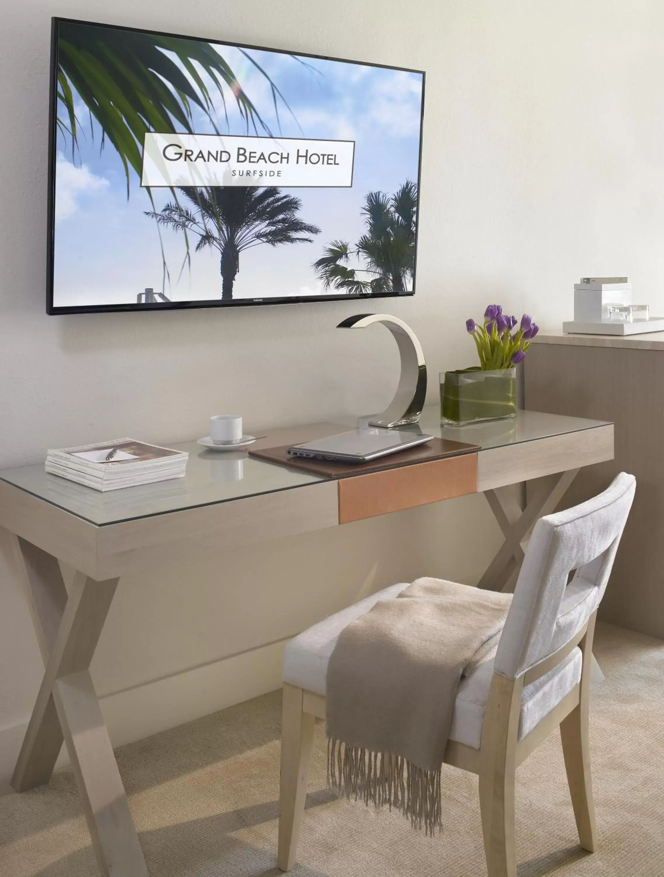 Seating area, TV/Entertainment Center in Grand Beach Hotel Surfside West
