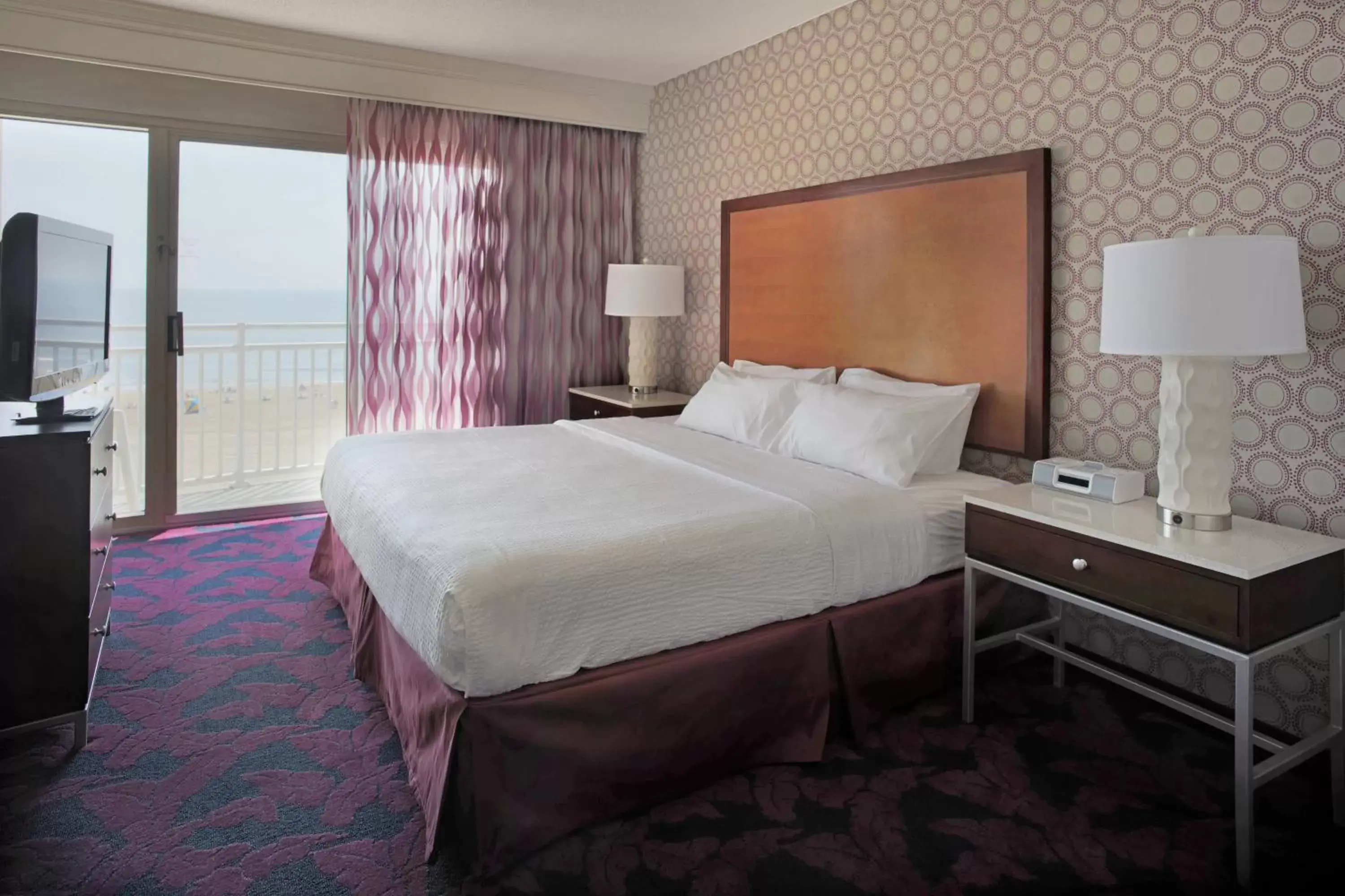 Photo of the whole room, Bed in SpringHill Suites by Marriott Virginia Beach Oceanfront