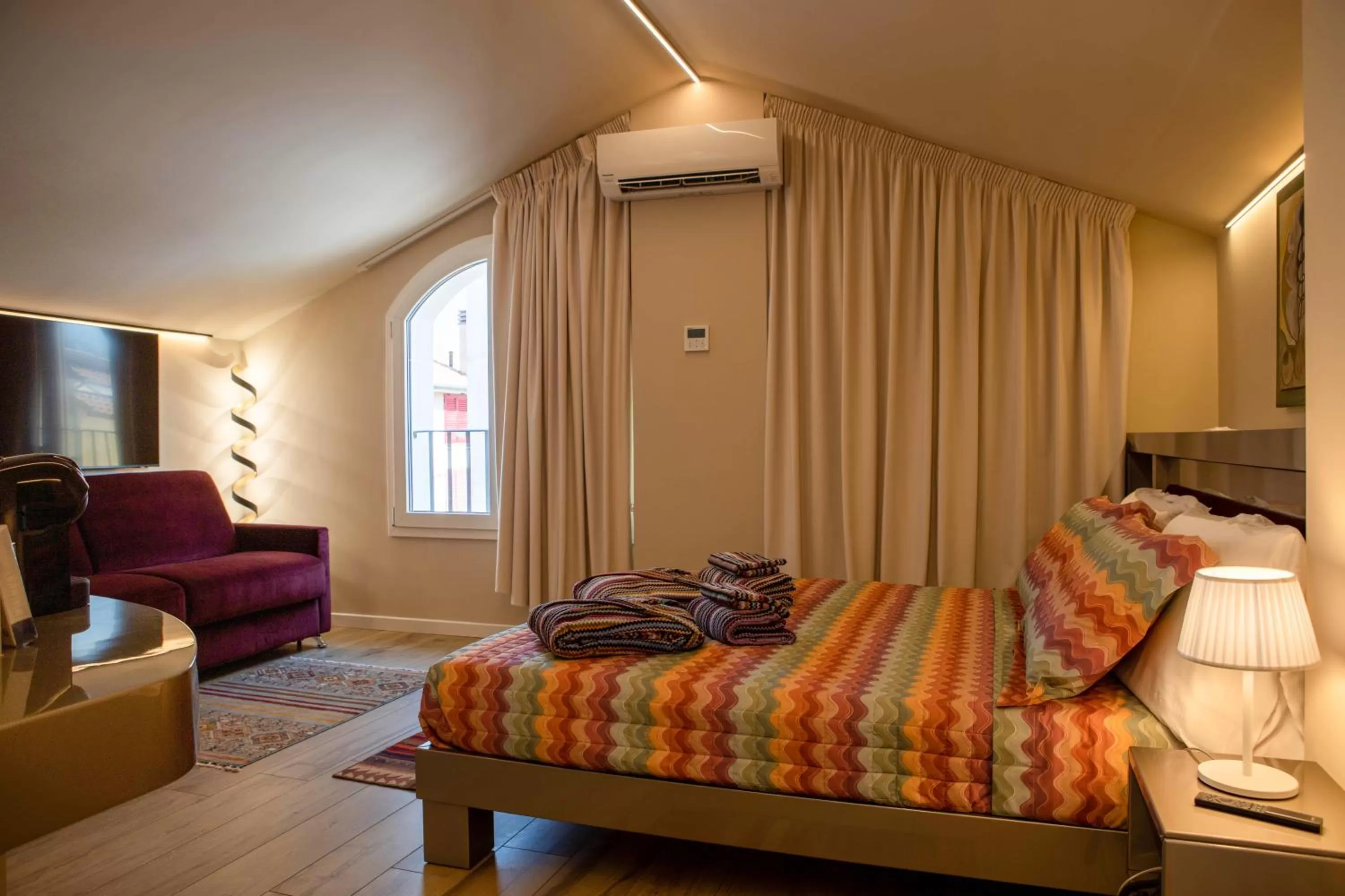 Photo of the whole room, Bed in Vespasiani Suites