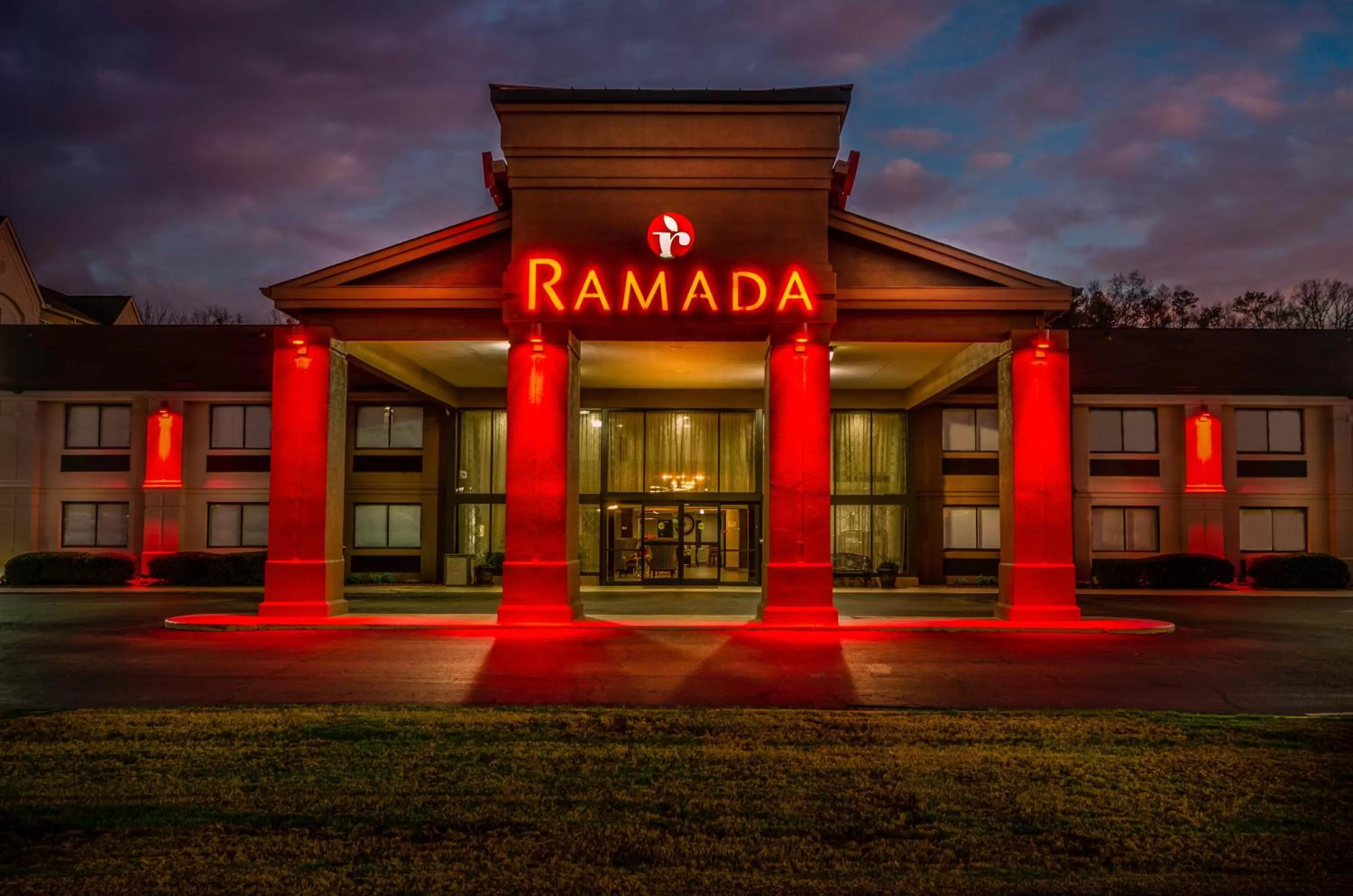 Facade/entrance in Ramada by Wyndham Tuscaloosa