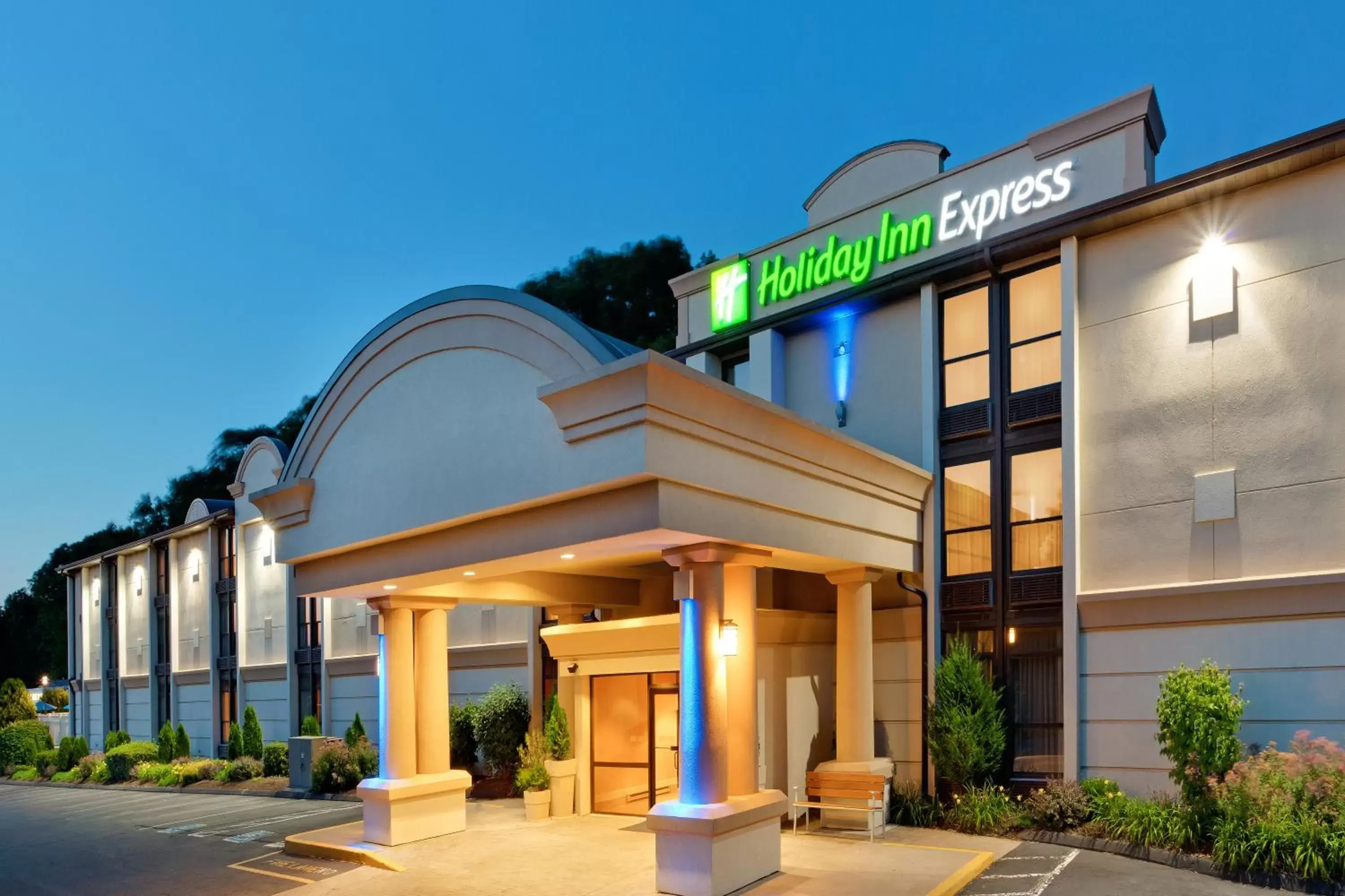 Property Building in Holiday Inn Express Southington, an IHG Hotel