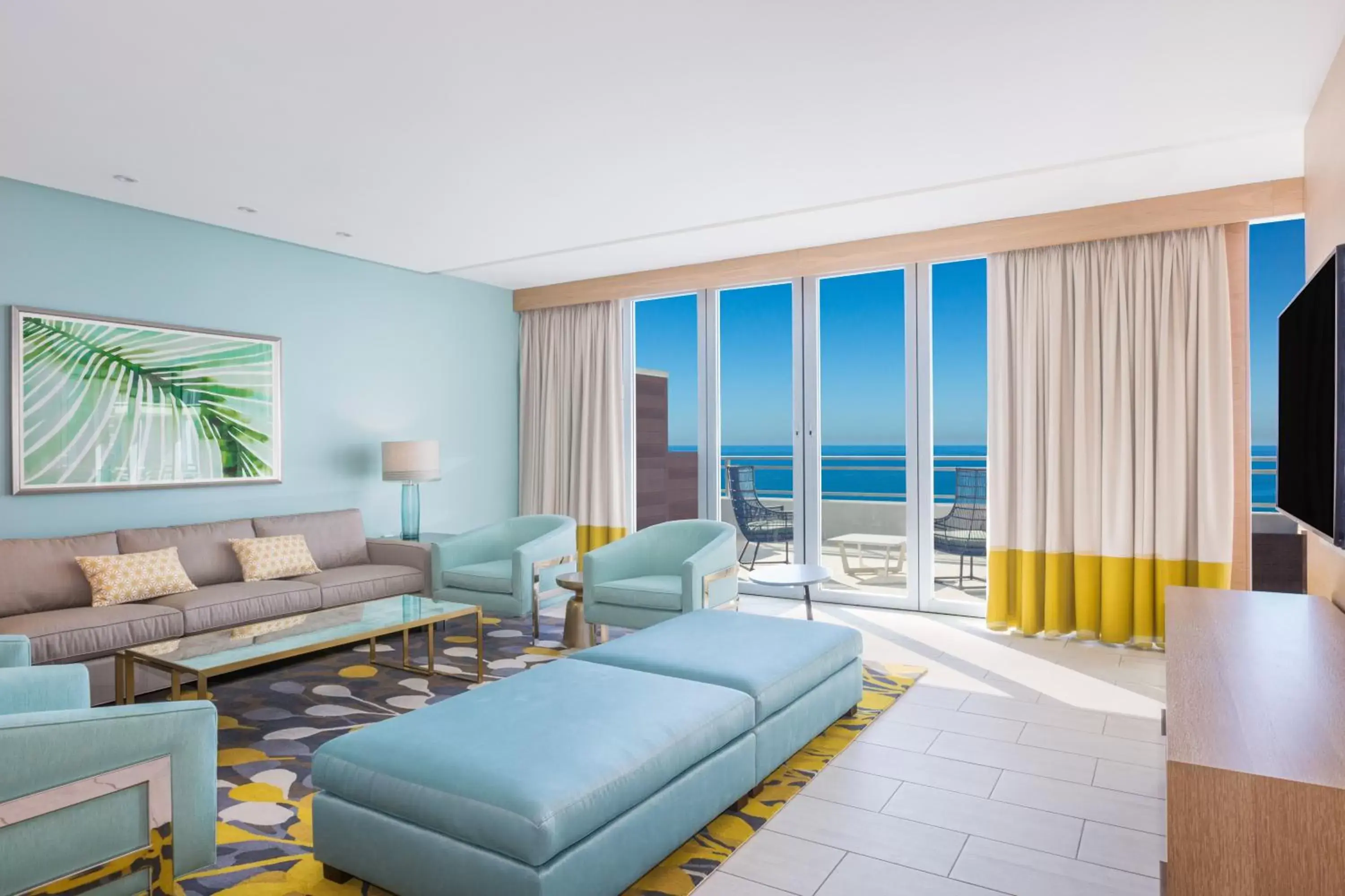 Living room, Seating Area in Wyndham Grand Clearwater Beach