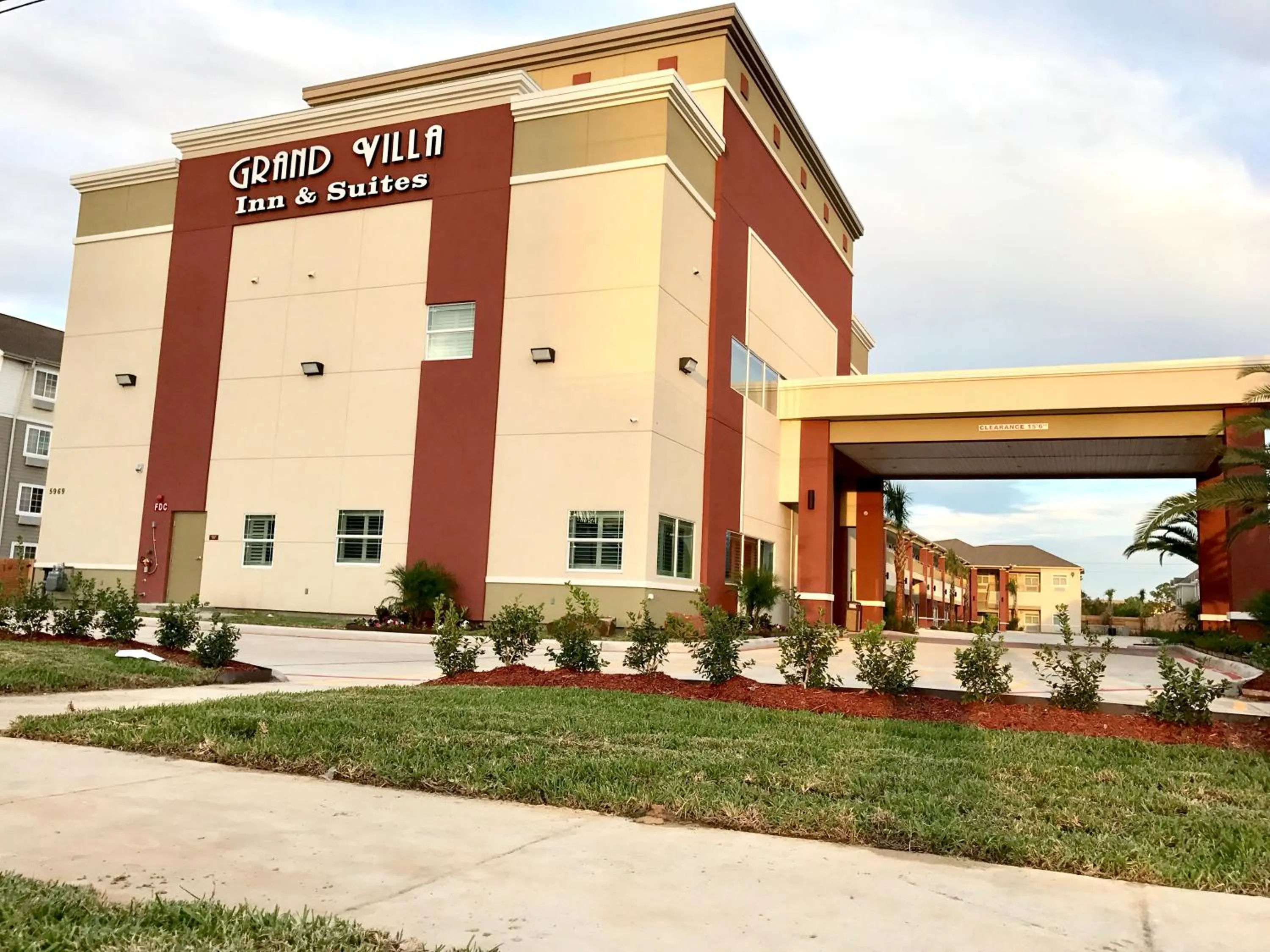 Property building in Grand Villa Inn and Suites Westchase/Chinatown
