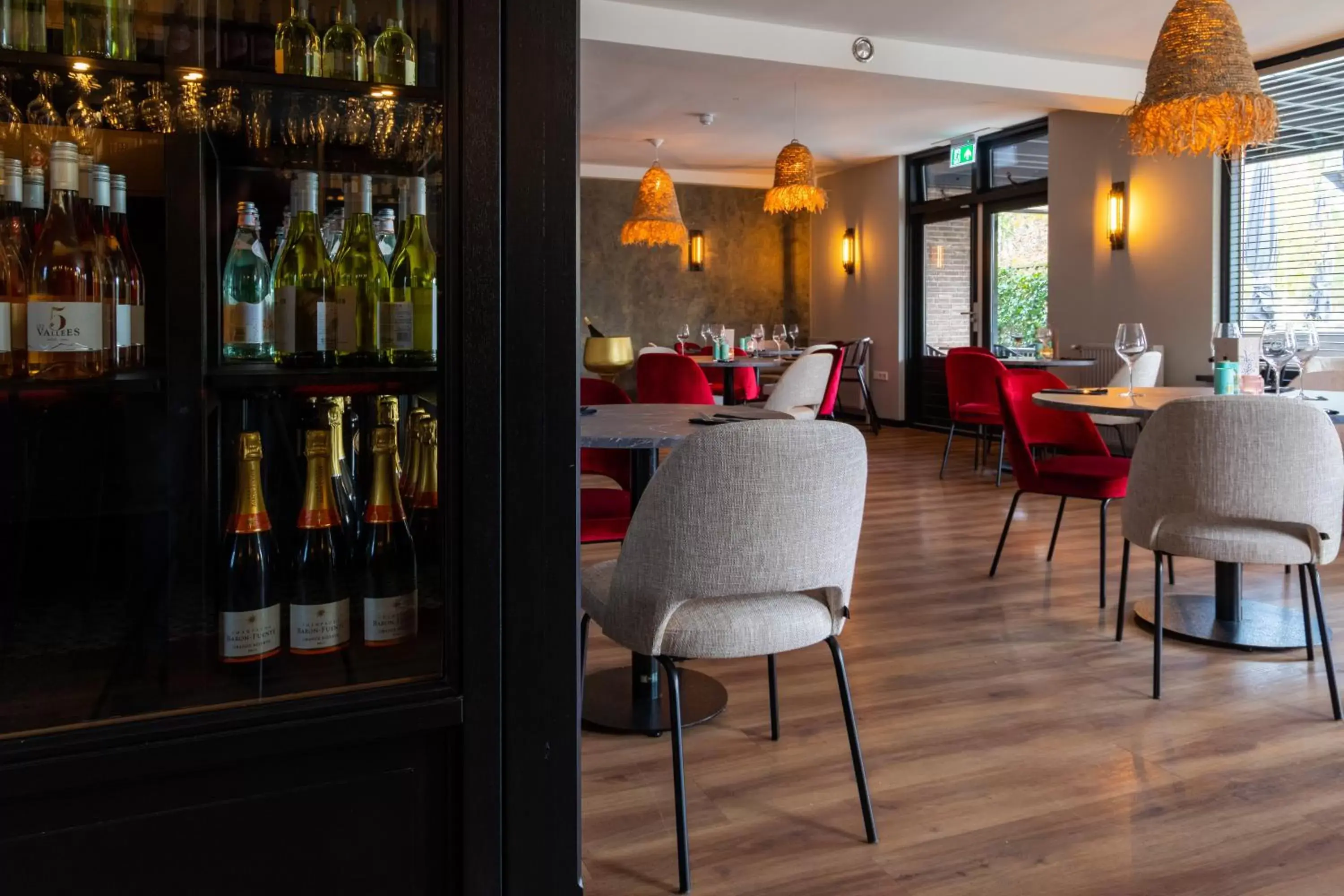 Restaurant/places to eat, Lounge/Bar in Boutique Hotel Four