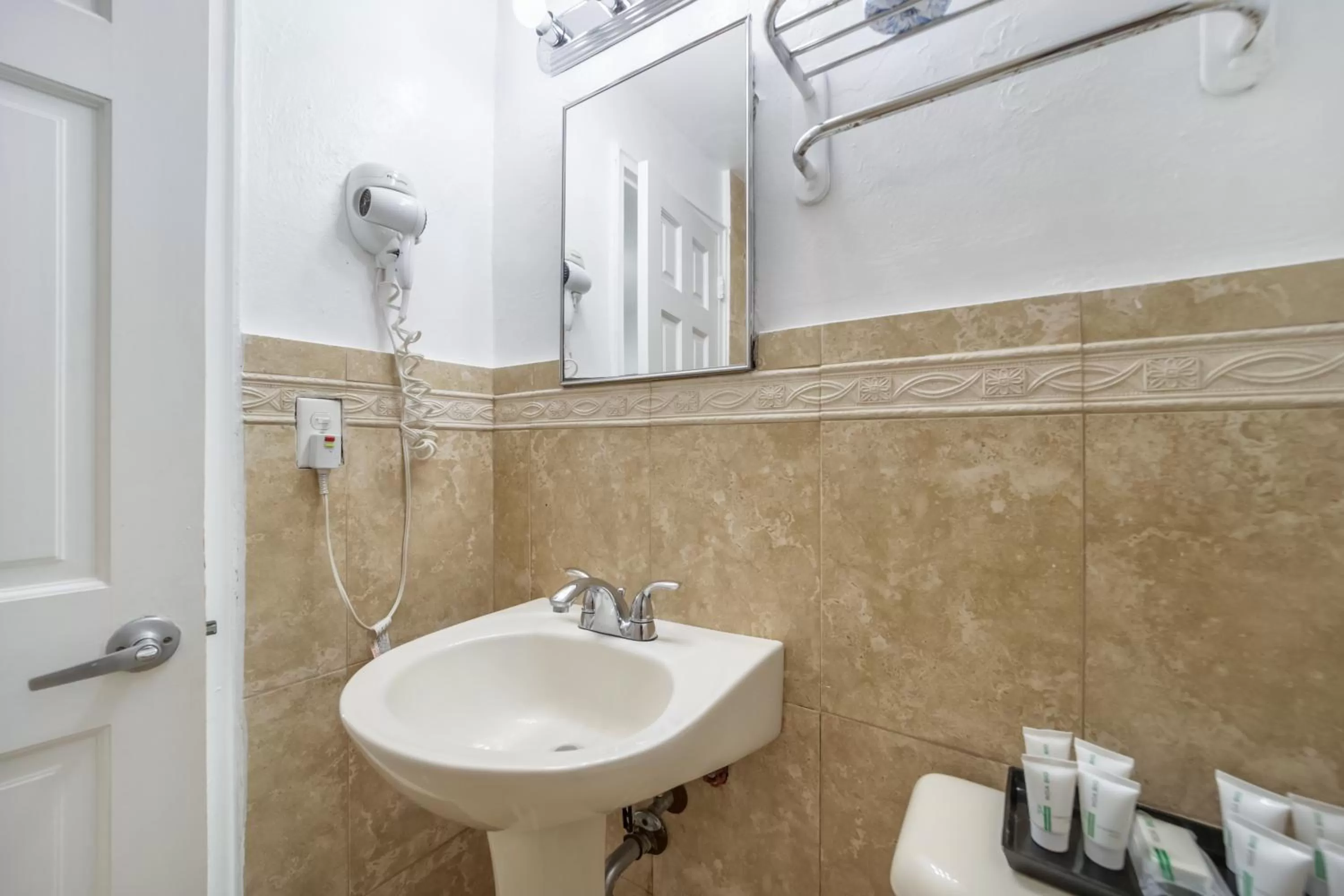 Shower in Starlite Hotel