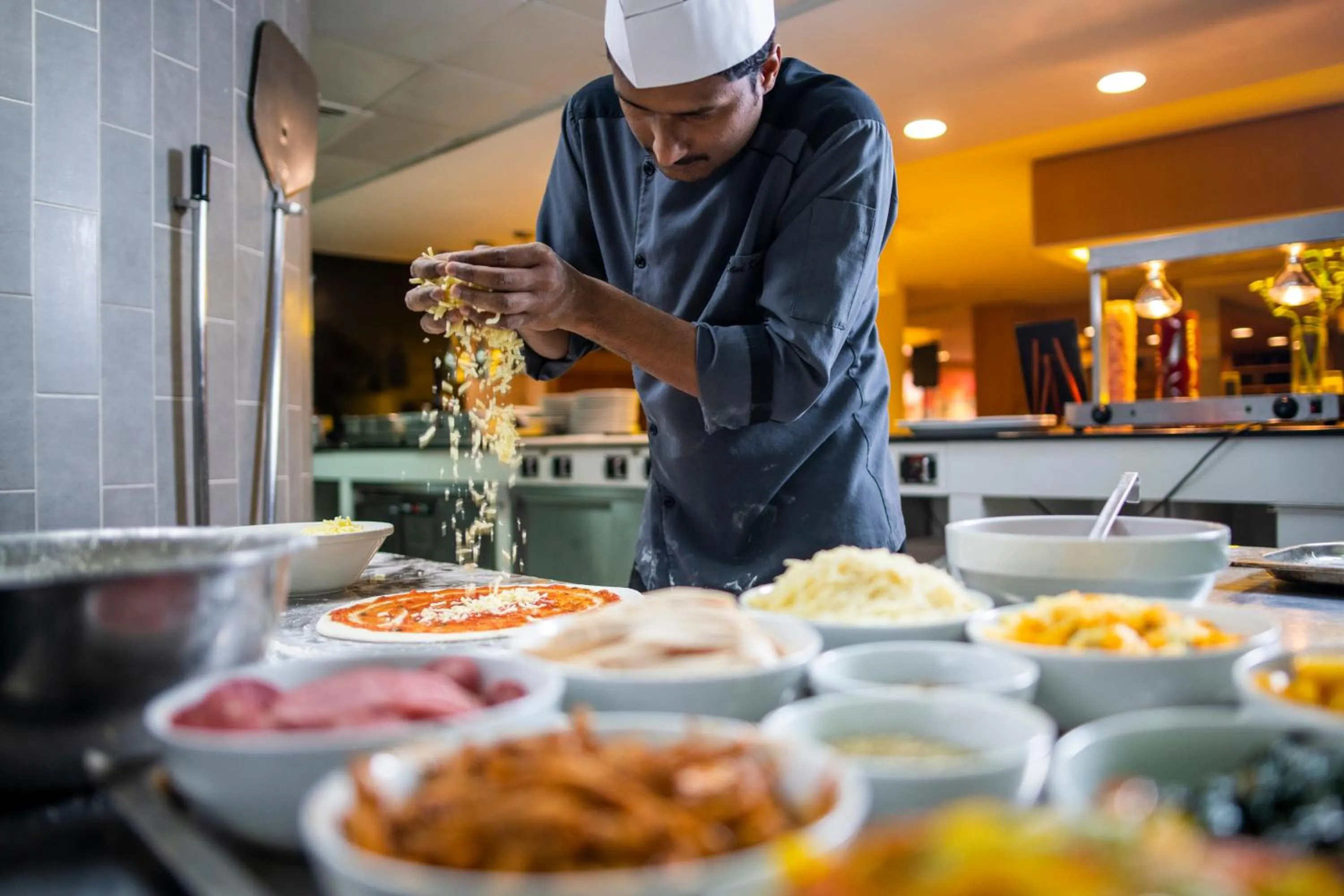 Restaurant/places to eat in Holiday Inn Muscat AlSeeb by IHG