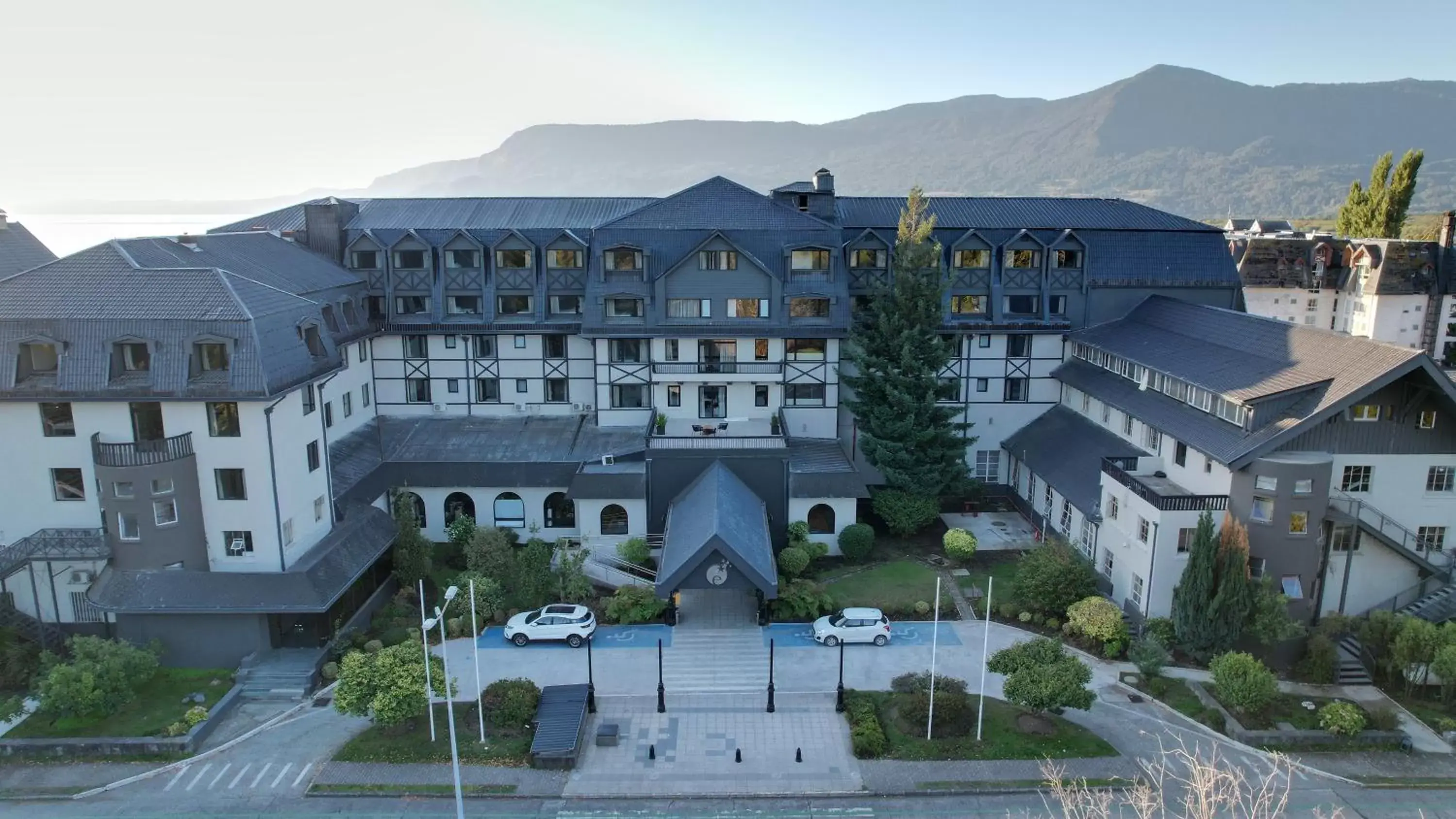 Property building in Hotel Enjoy Pucón Property building in Hotel Enjoy Pucón