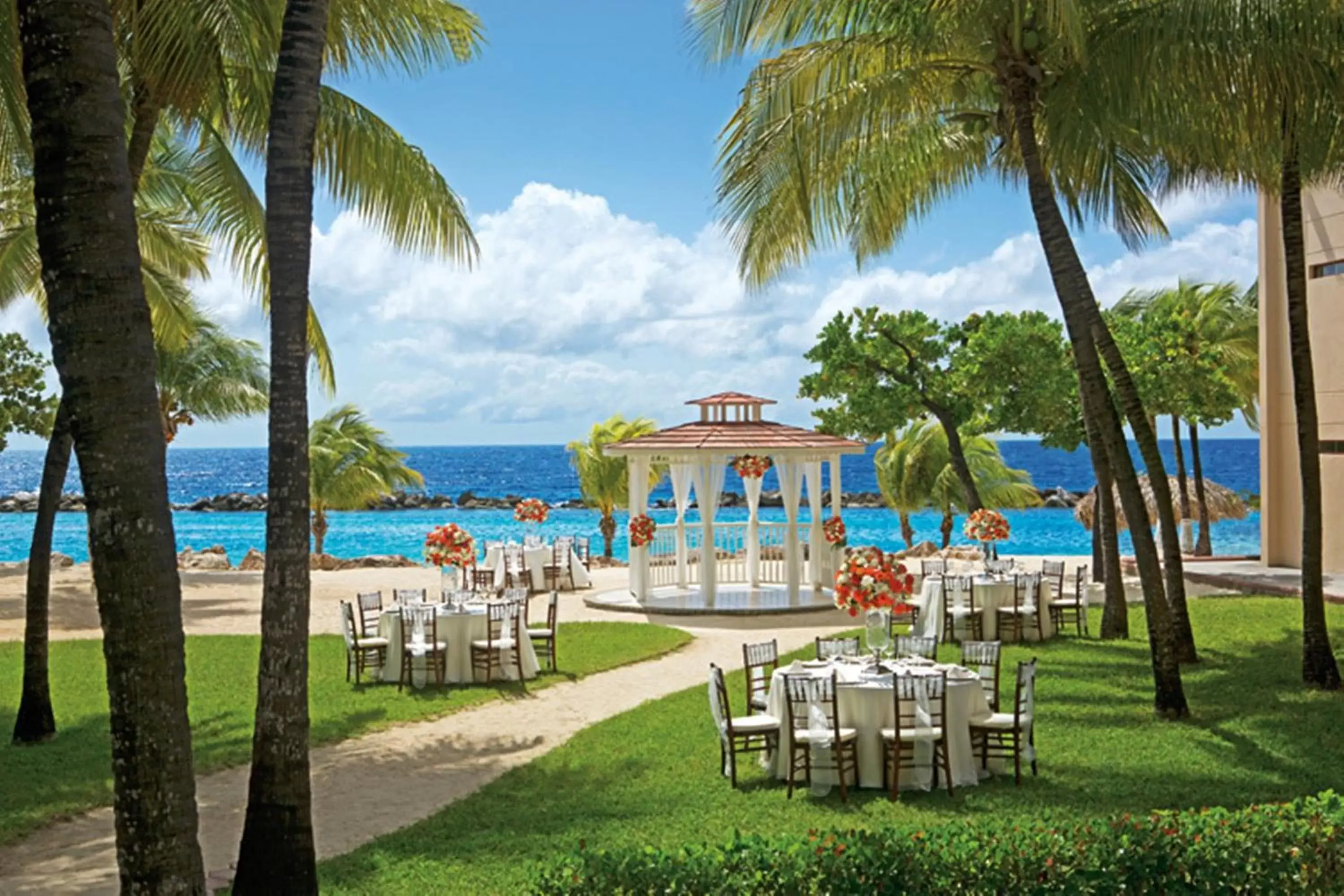 Garden, Pool View in Sunscape Curacao Resort Spa & Casino