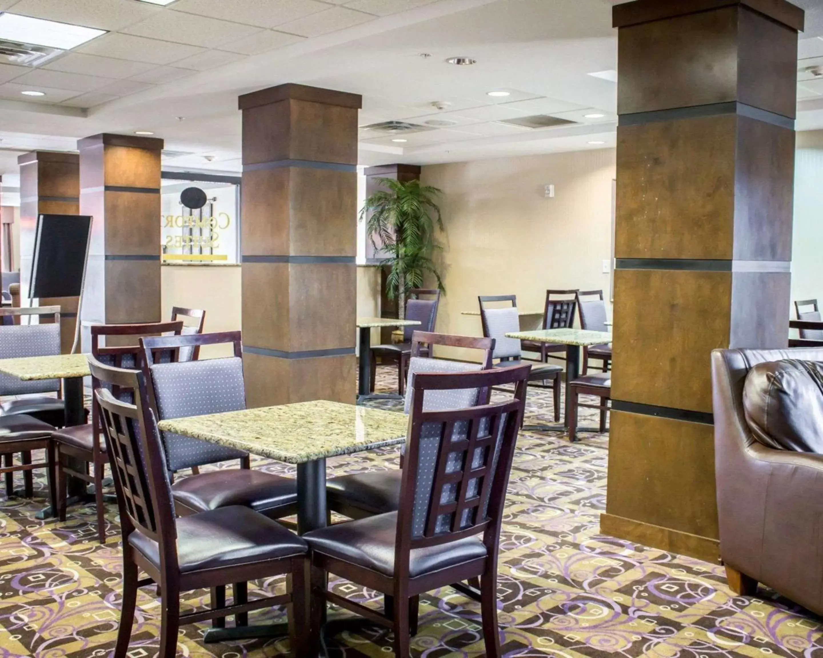 Restaurant/Places to Eat in Comfort Suites Sanford