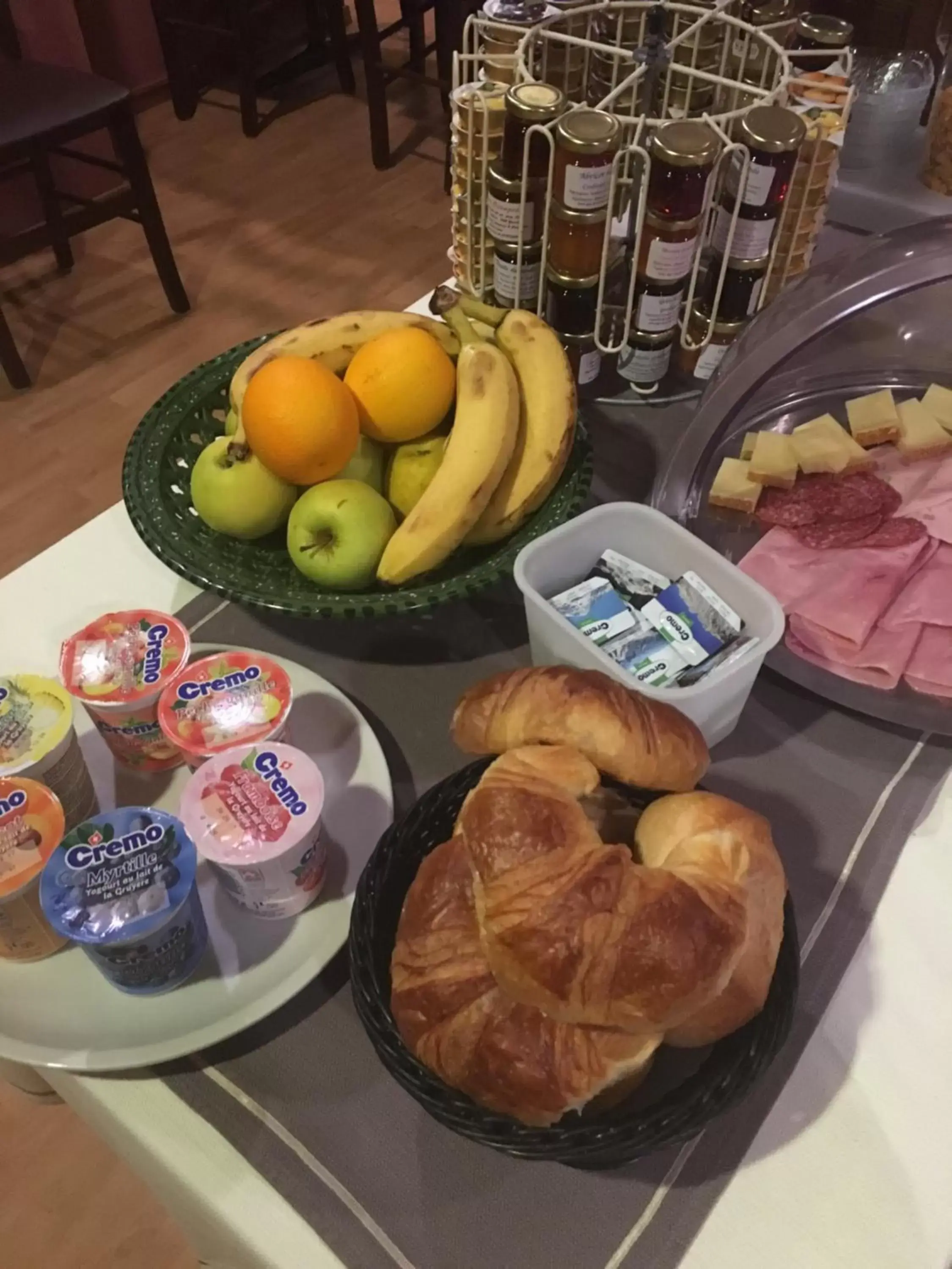 Buffet breakfast, Food in Hôtel de la Gare