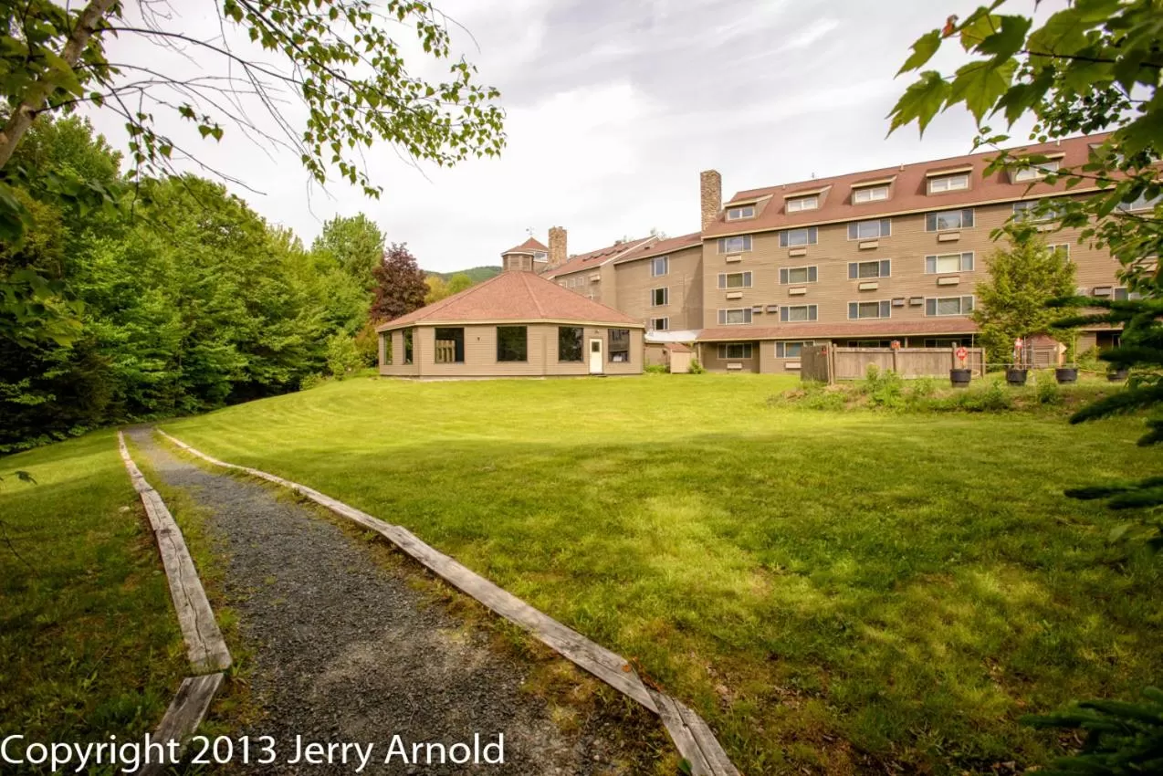 Facade/entrance in Snowy Owl Inn