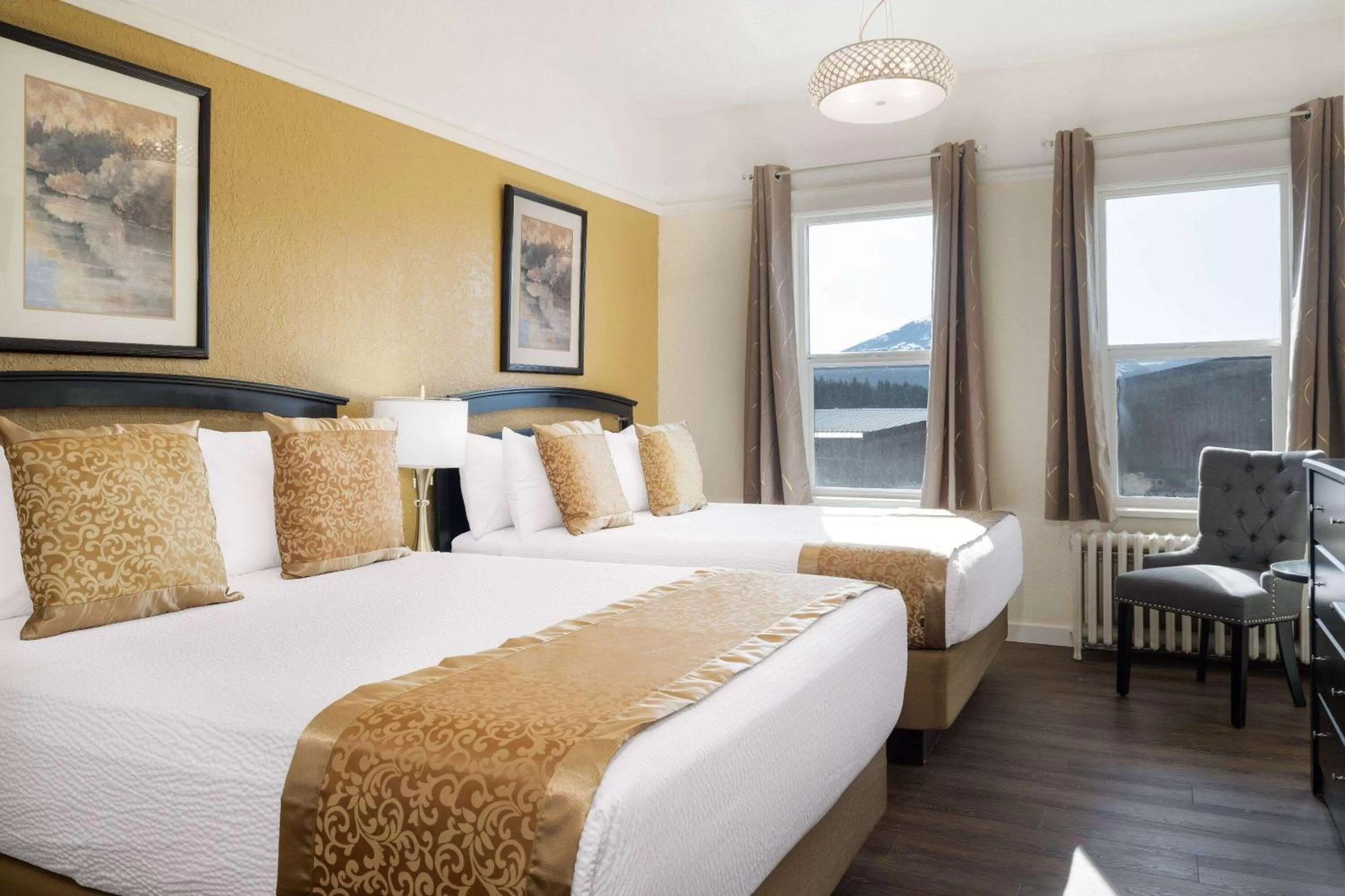 Photo of the whole room, Bed in Gilmore Hotel, Trademark Collection by Wyndham