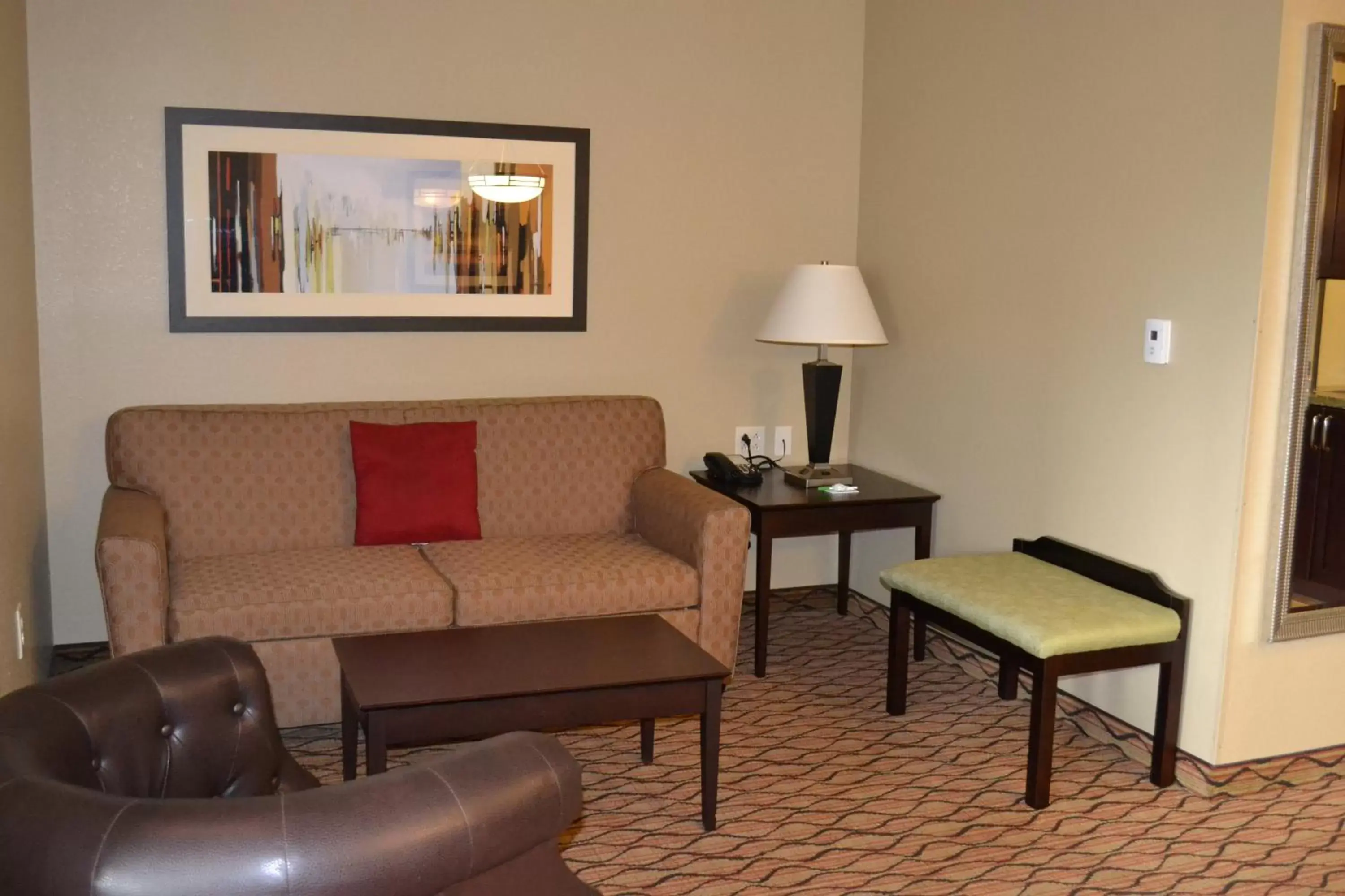 Photo of the whole room, Seating Area in Holiday Inn Eau Claire South, an IHG Hotel