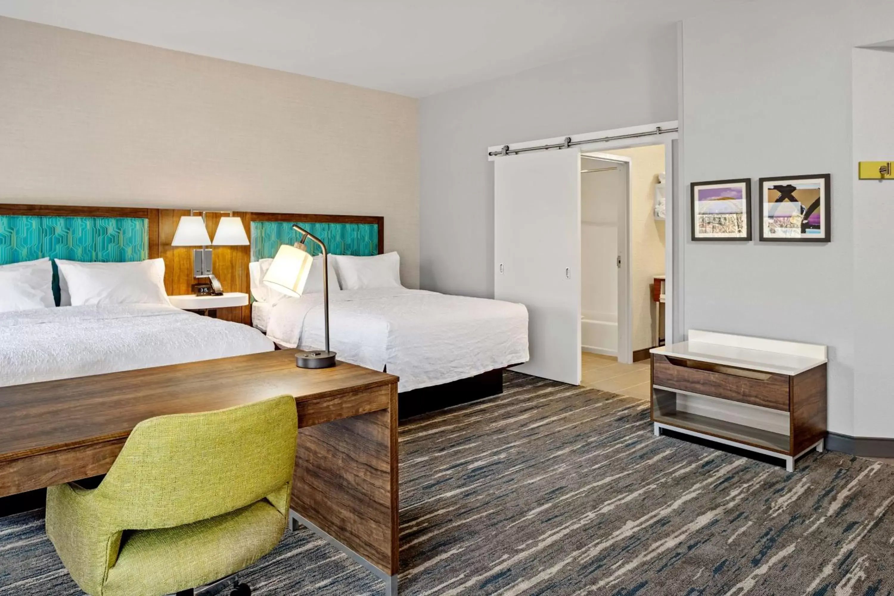 Bedroom, Bed in Hampton Inn & Suites Cincinnati West, Oh