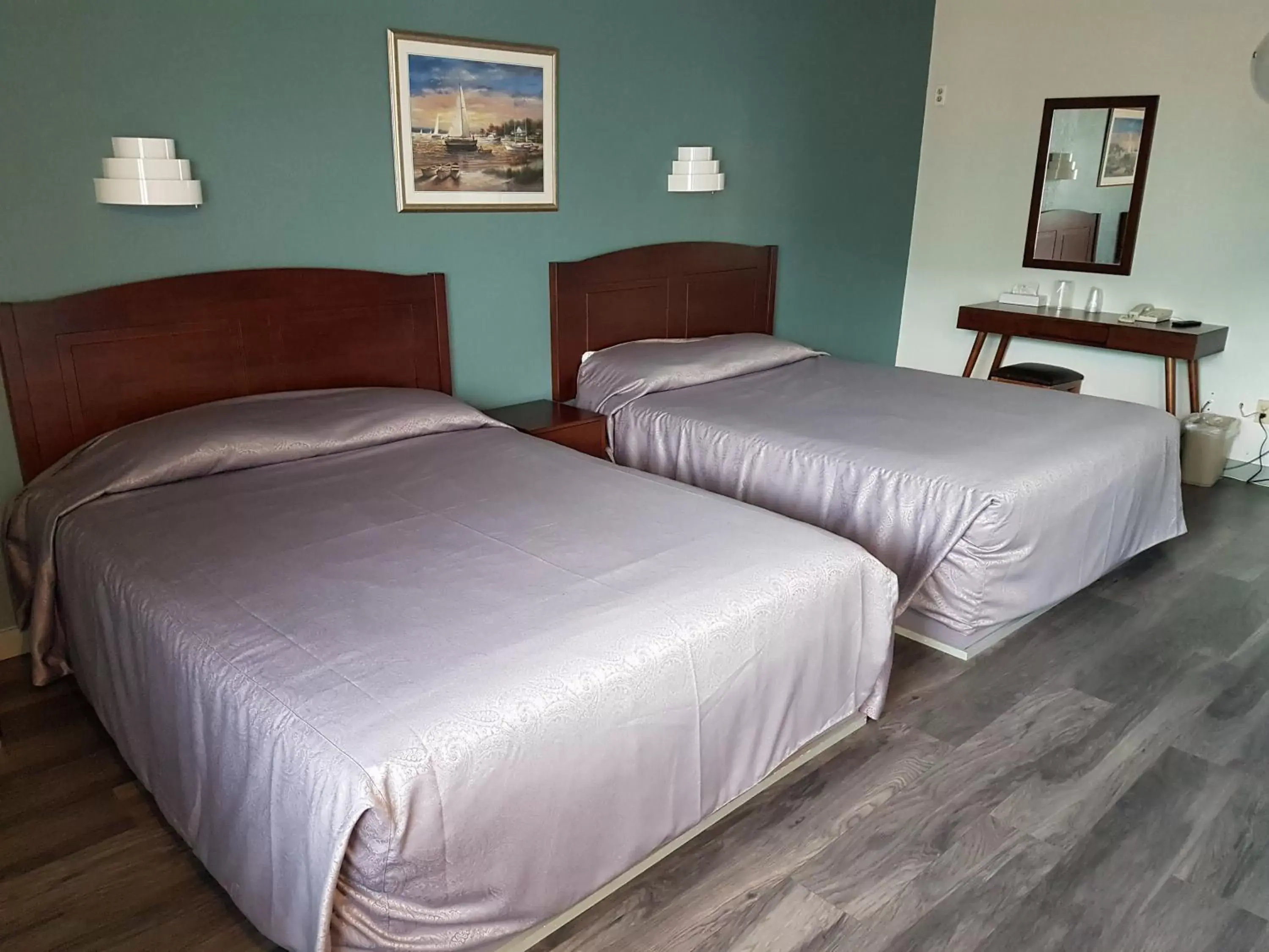 Bed in Alpine Inn
