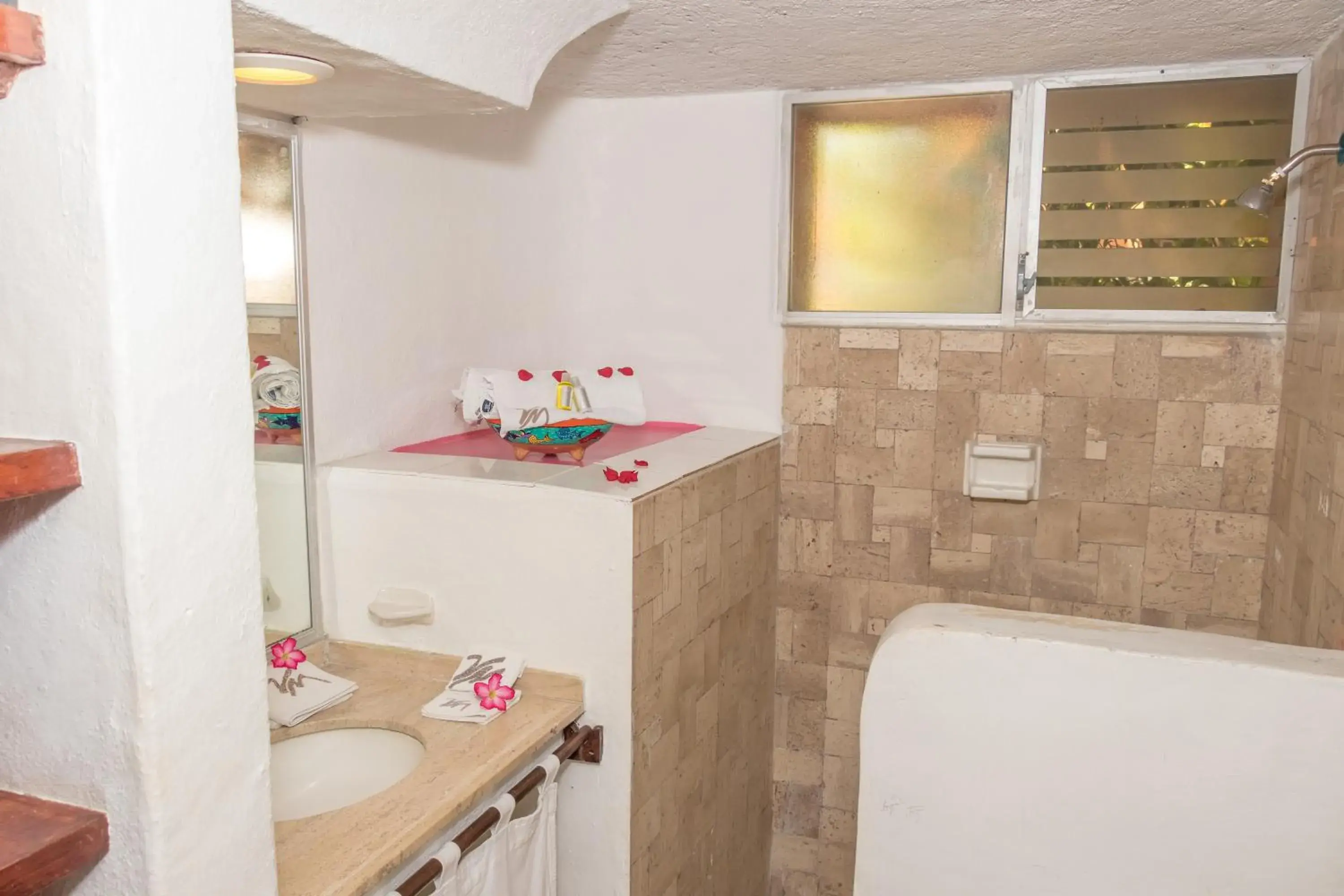 Shower, Bathroom in Villas Miramar