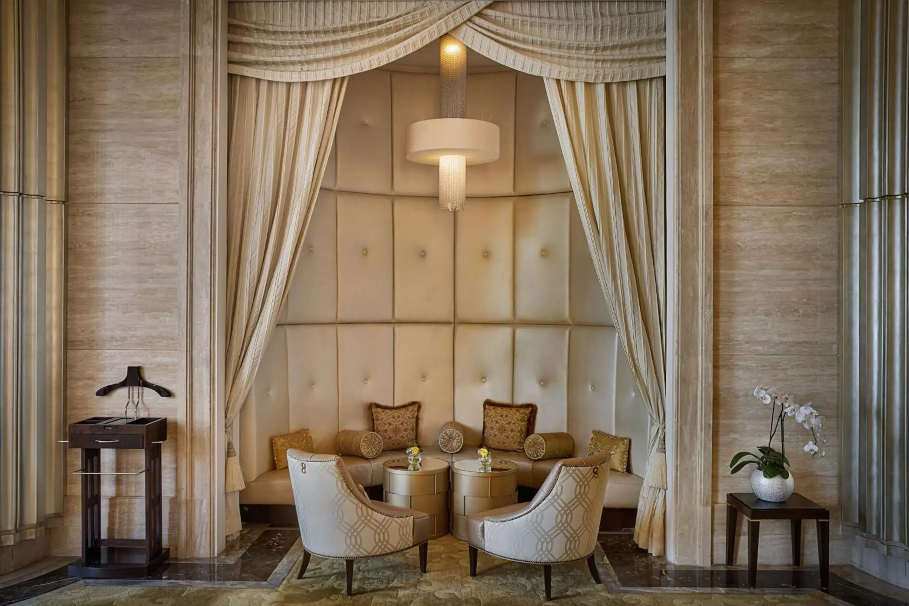 Lounge or bar, Seating Area in The St. Regis Abu Dhabi
