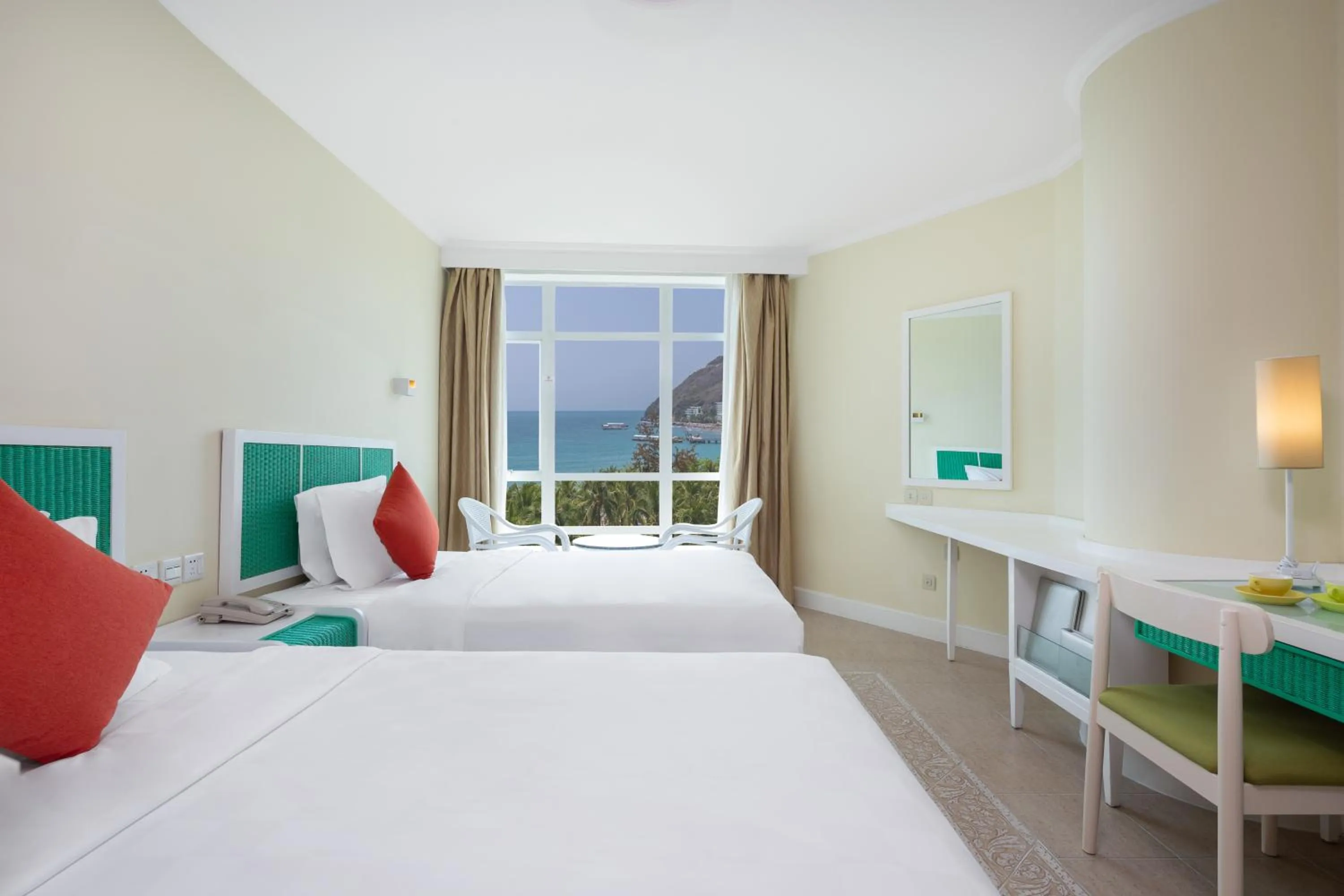 Photo of the whole room, Bed in Sunshine Resort Intime Sanya