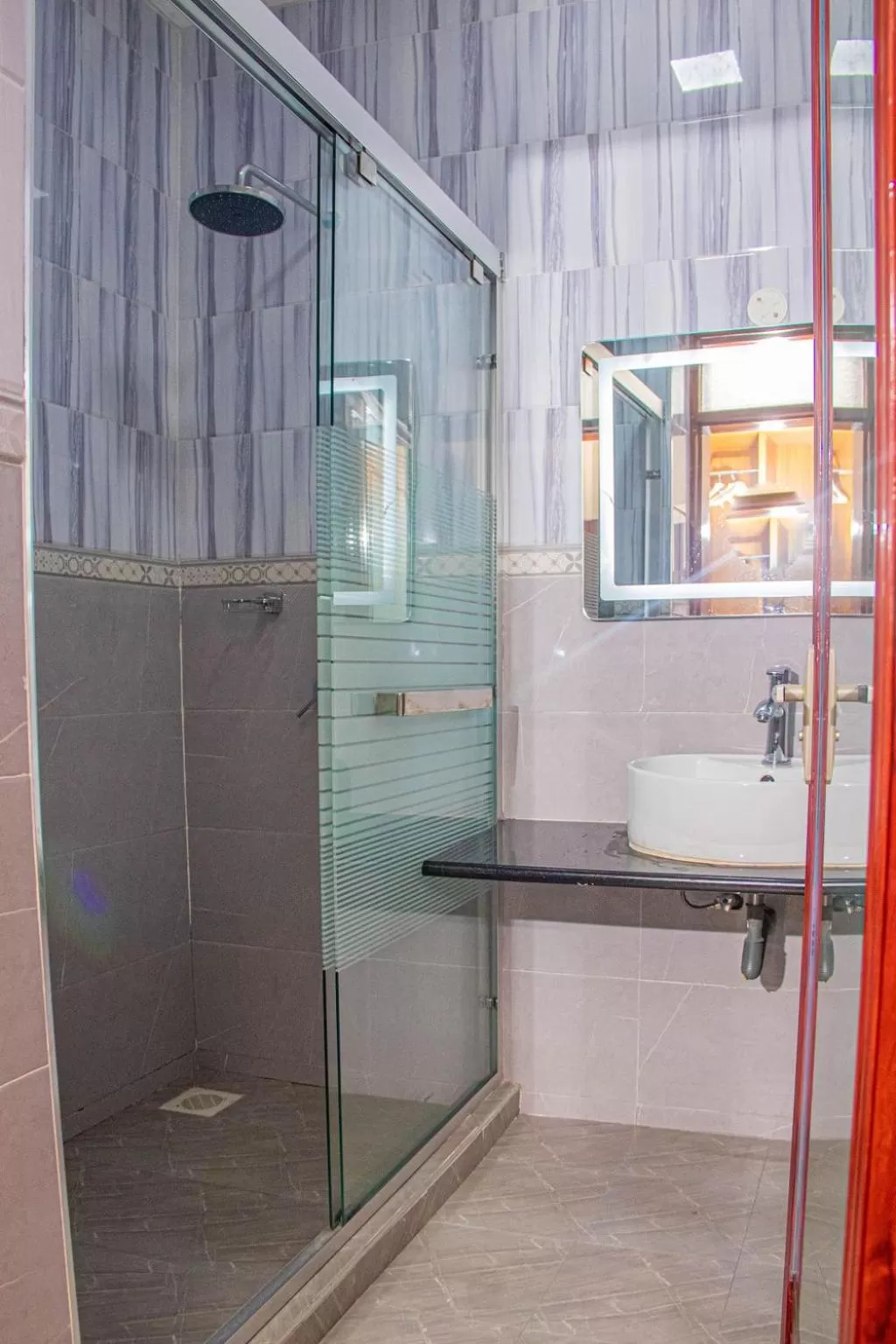 Shower, Bathroom in Vickmark Hotel