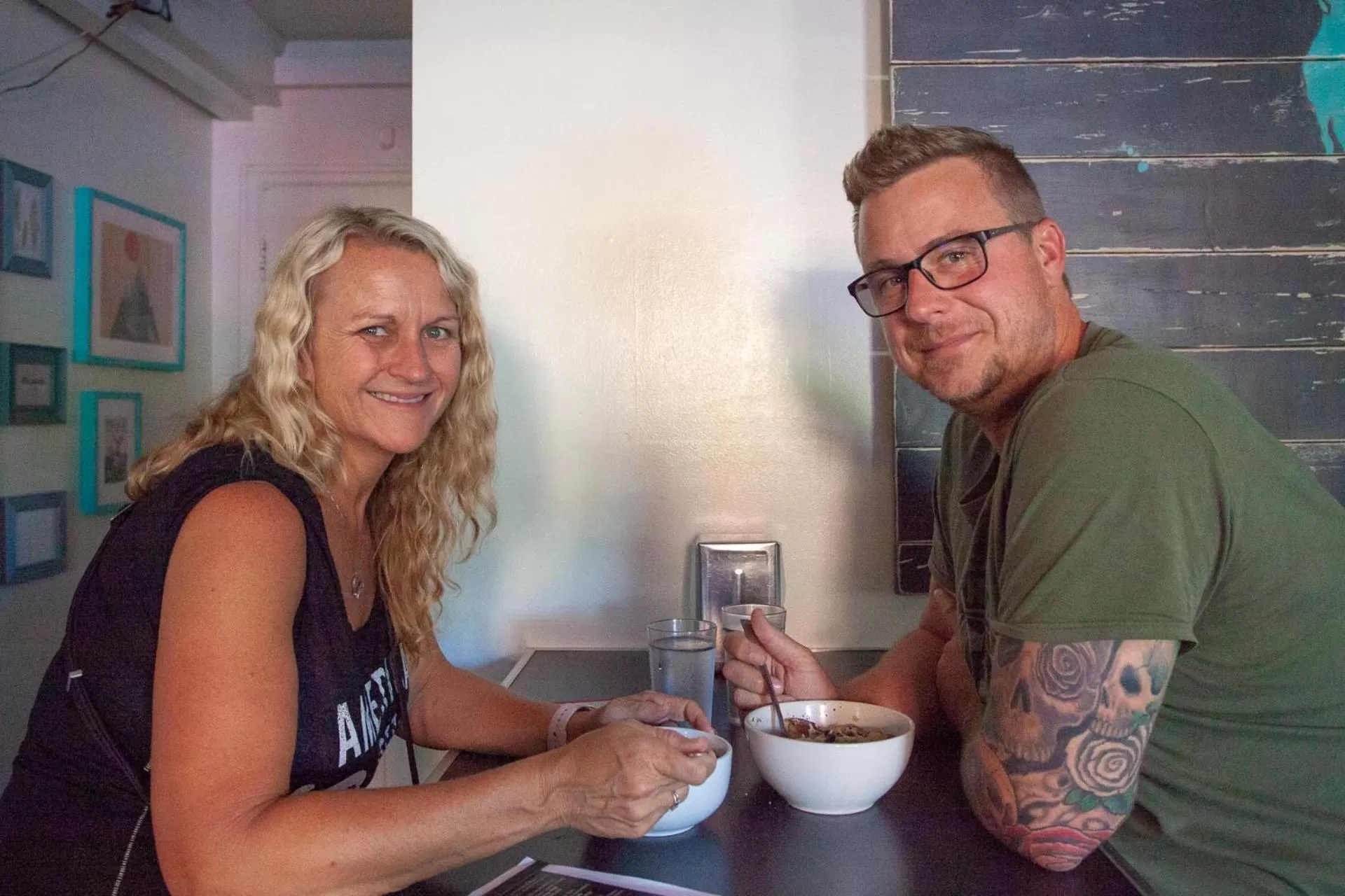 People in Ocean Island Inn | Backpackers | Suites