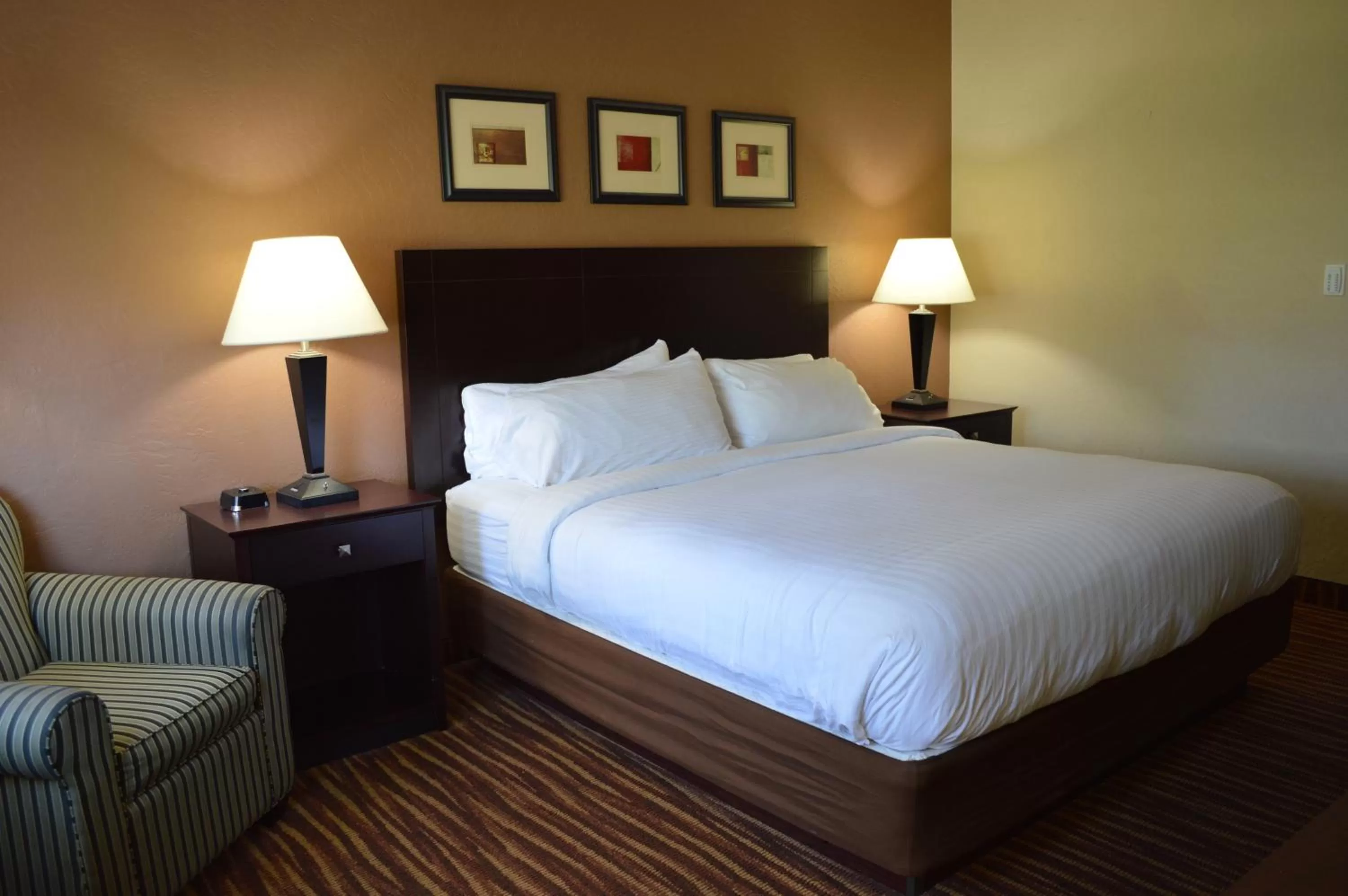 Bed in First Choice Inn at the Swell