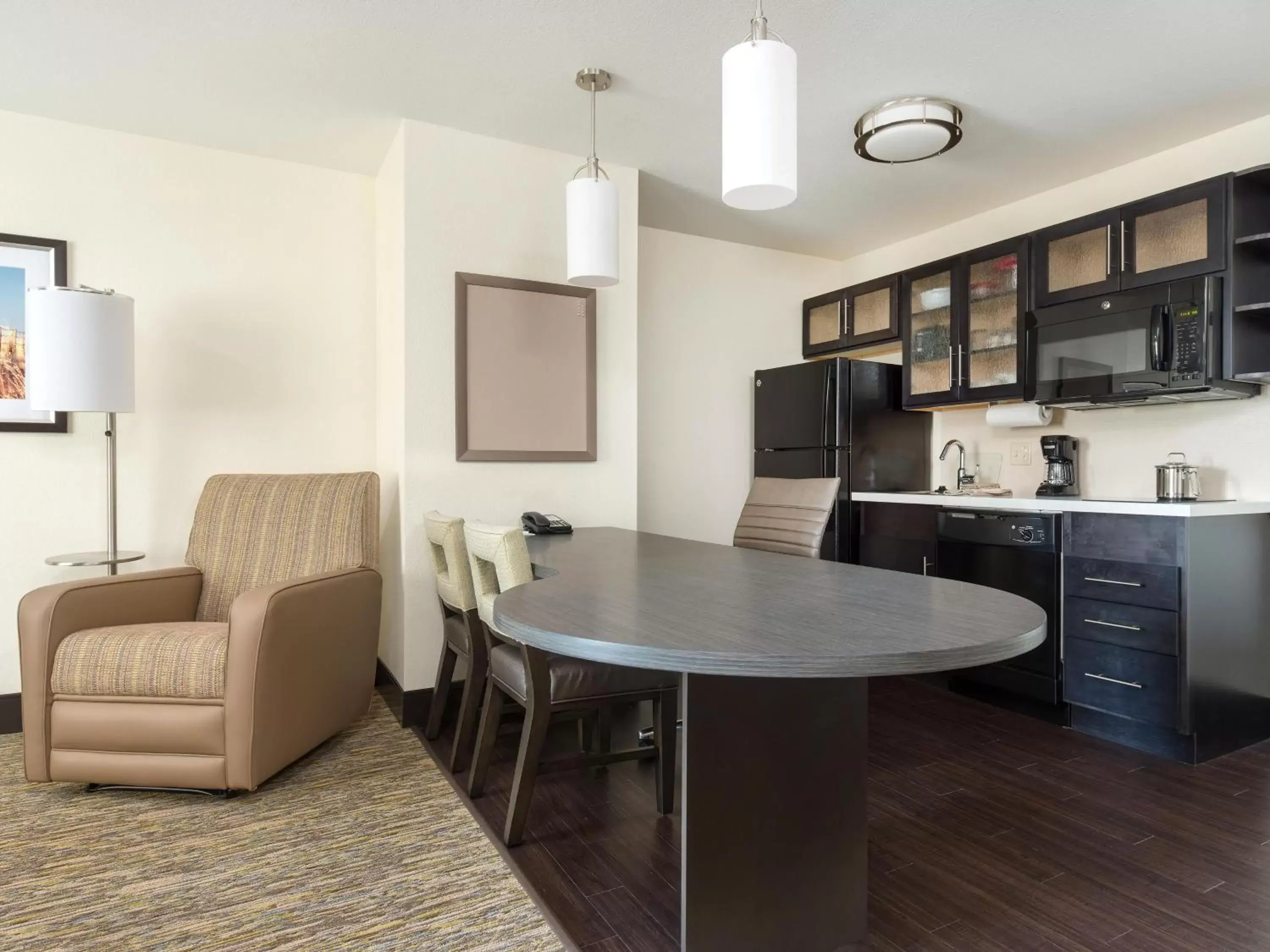 Photo of the whole room, Kitchen/Kitchenette in Candlewood Suites Enid, an IHG Hotel