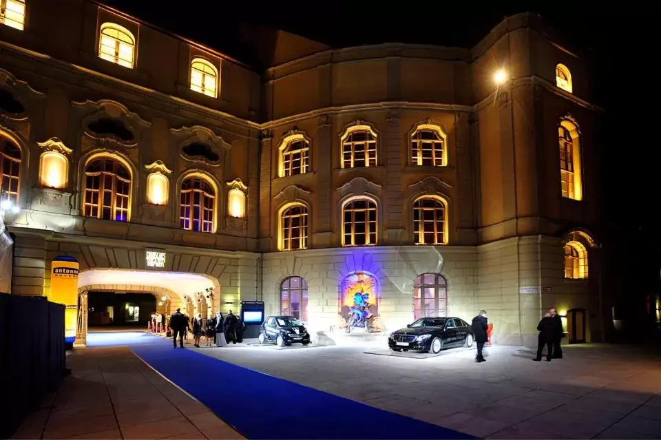 Facade/entrance, Property Building in Hotel Deutsches Theater Stadtzentrum