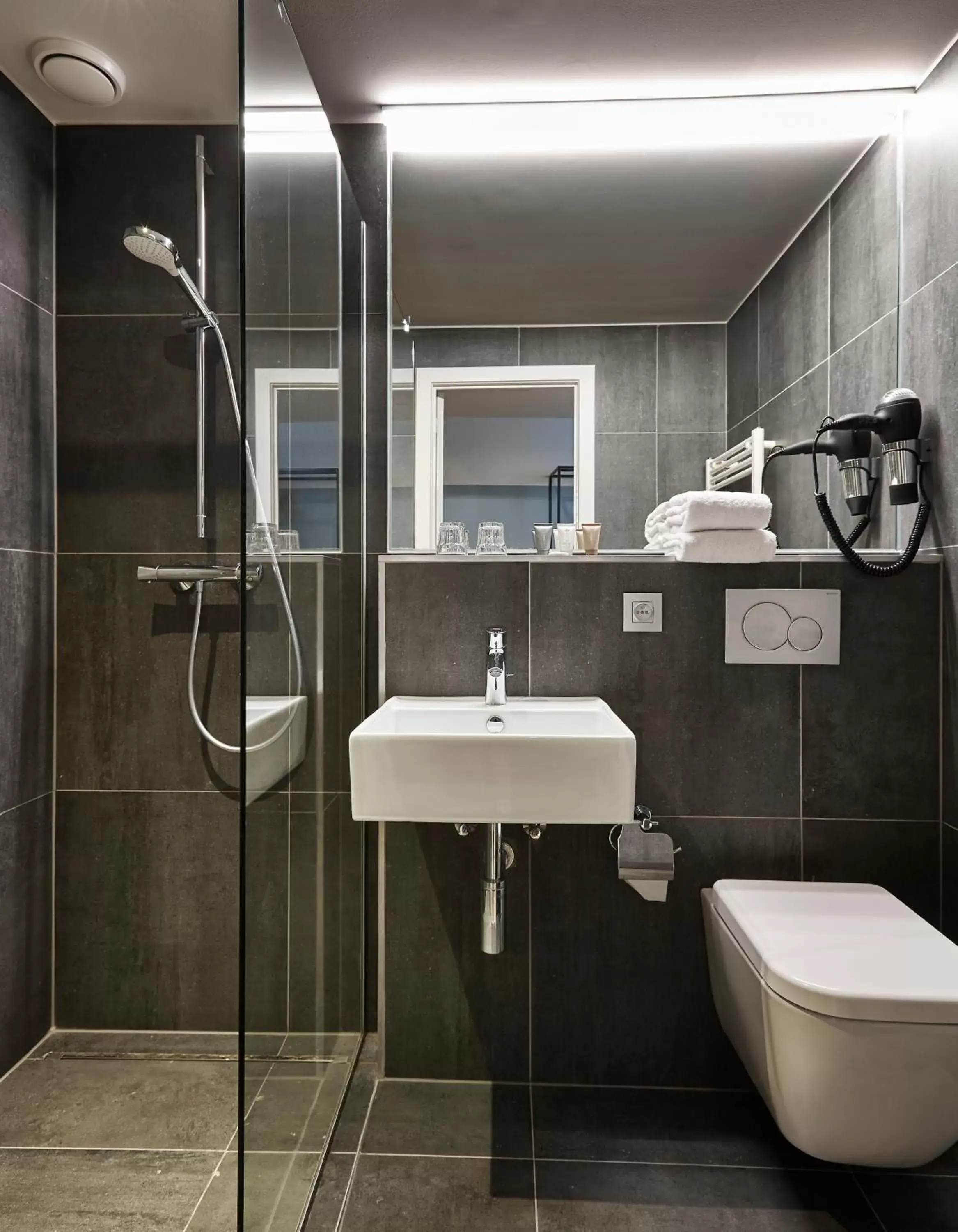 Shower, Bathroom in Hotel Monsieur Ernest