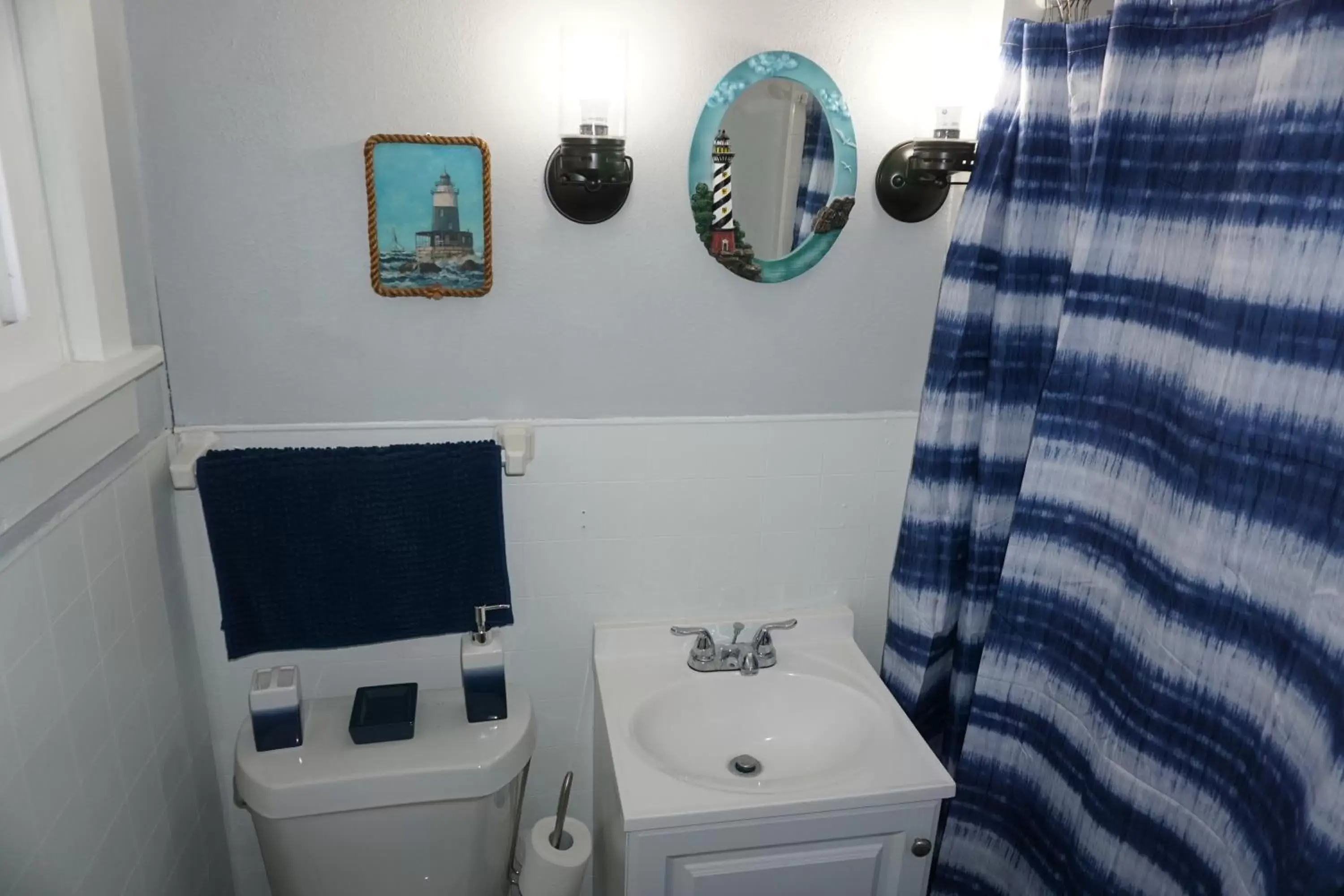 Bathroom in Charlevoix House - The Northside