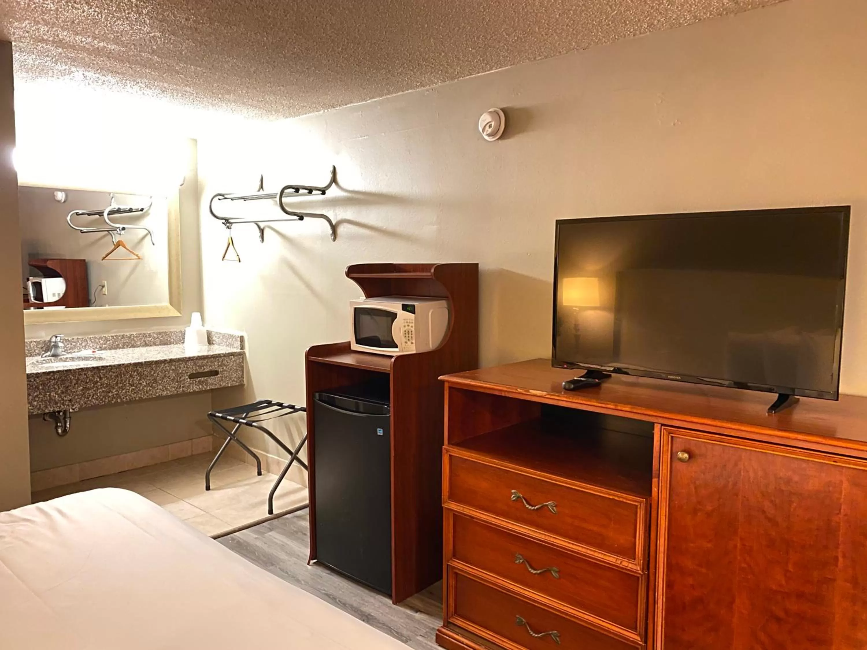 Bedroom, Bed in Travelodge by Wyndham Laurel Ft Meade Near NSA