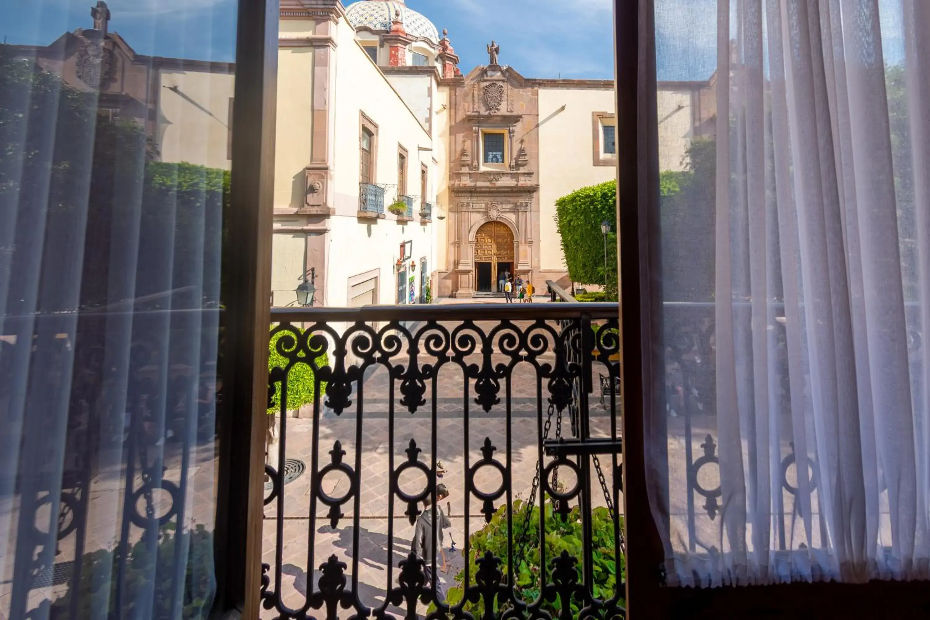 Balcony/Terrace, Nearby Landmark in Hotel Madero