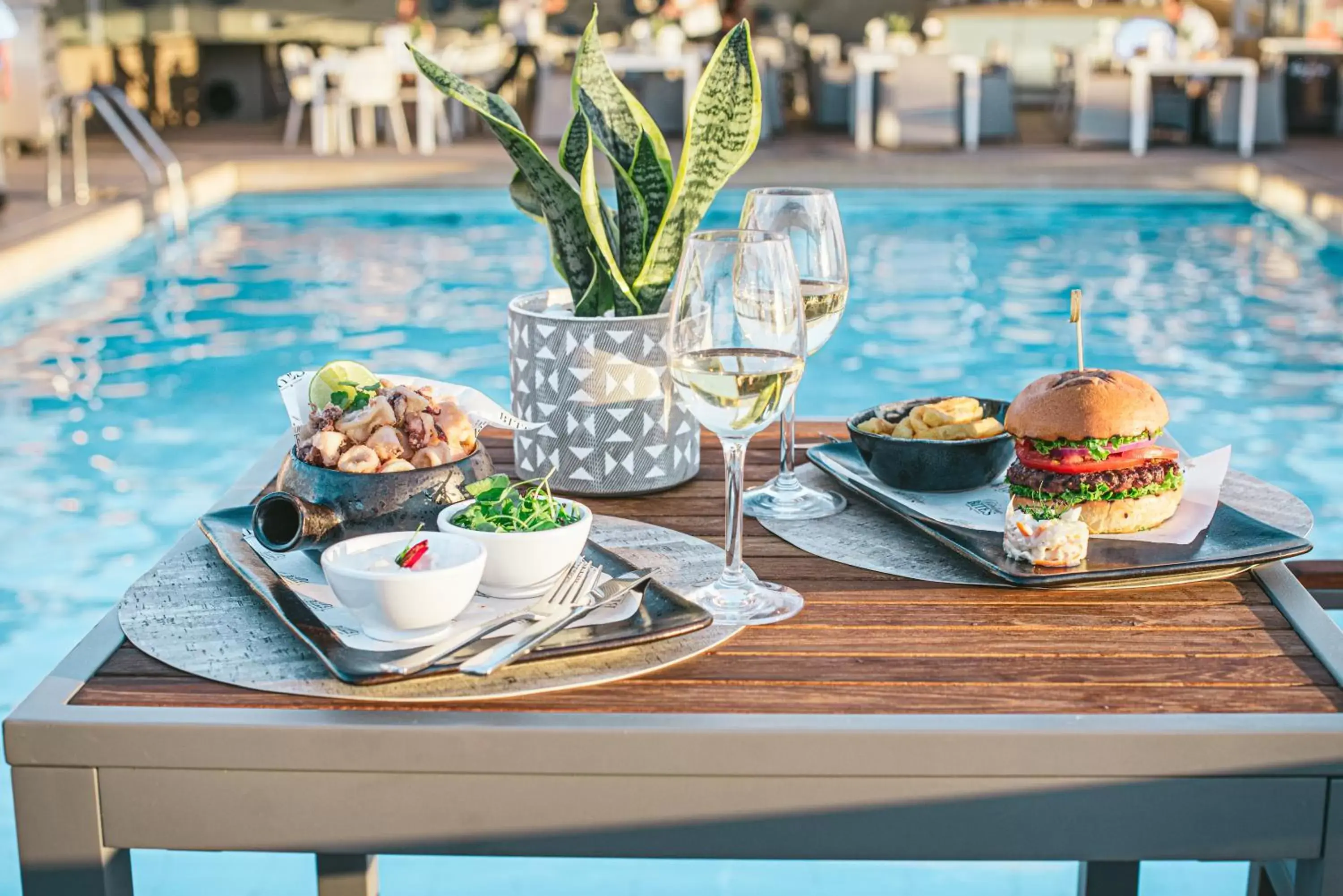 Restaurant/places to eat, Swimming Pool in Divani Caravel