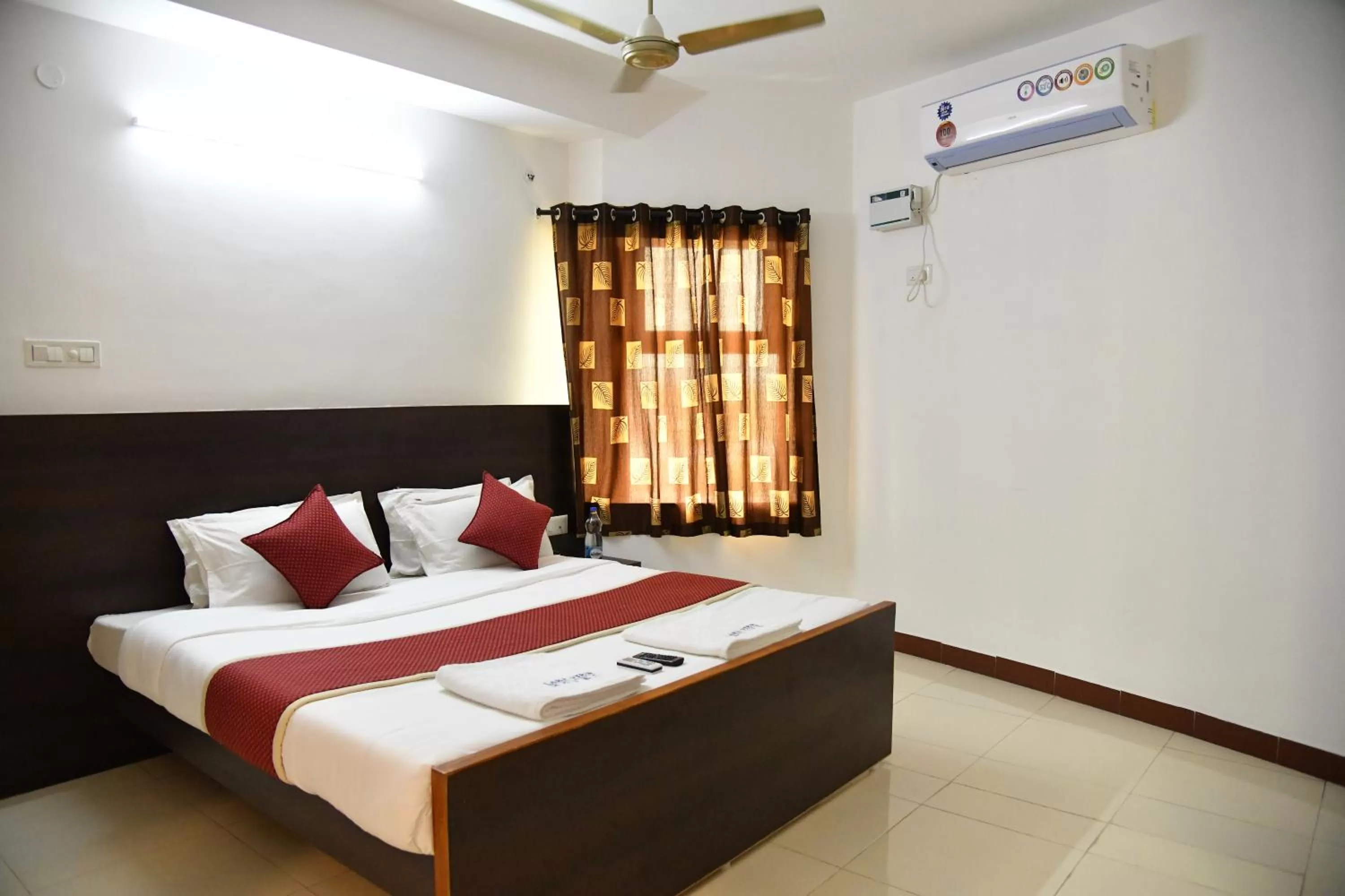 Bed in Lake View Hotel