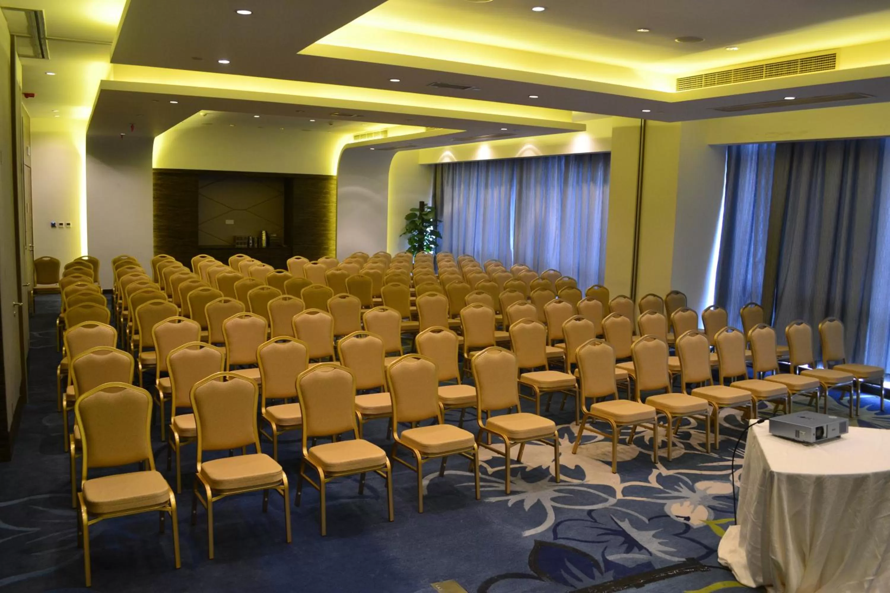 Meeting/conference room in Holiday Inn Shanghai Songjiang by IHG - Miaoqian Street