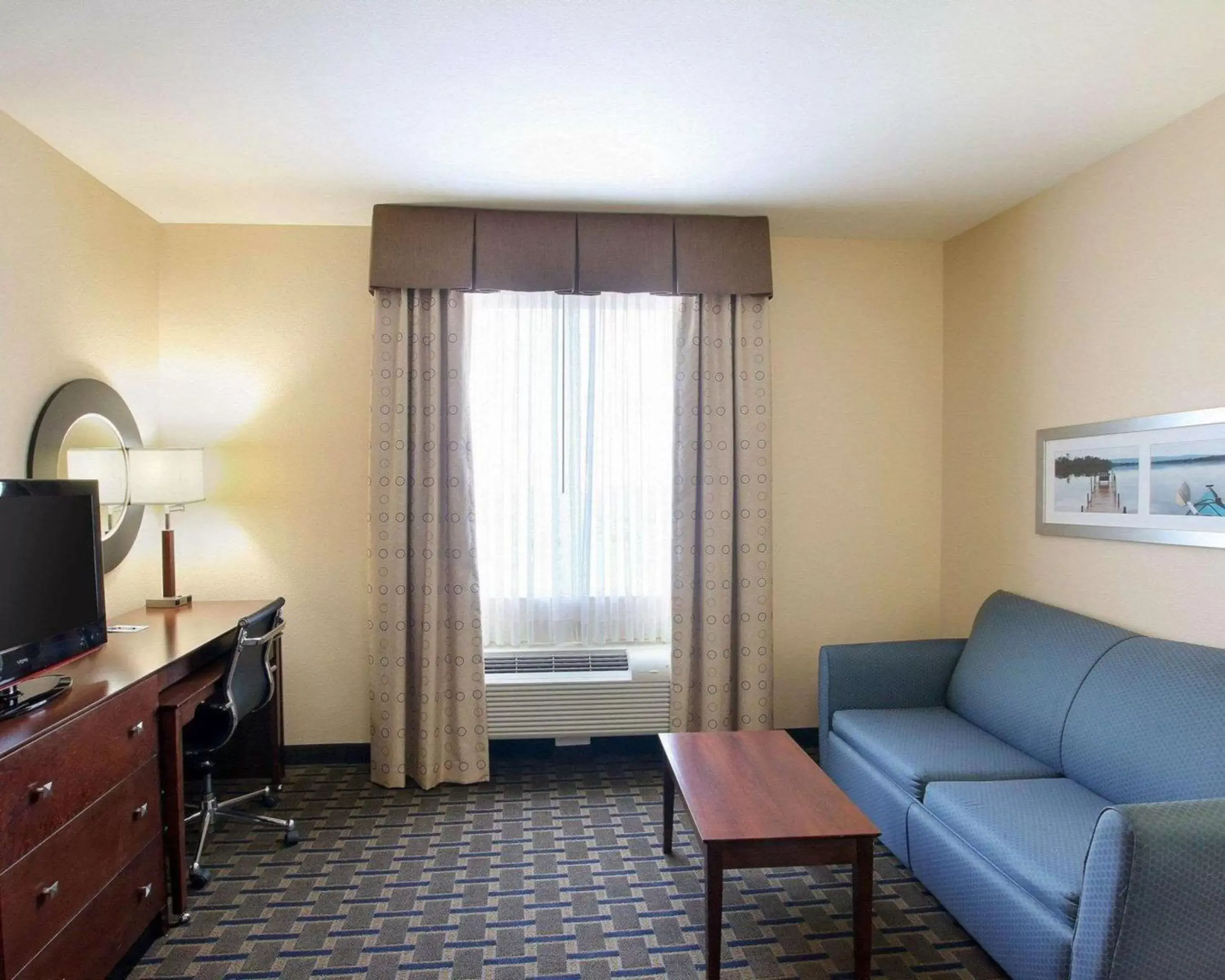 Photo of the whole room, Seating Area in Comfort Suites Waxahachie