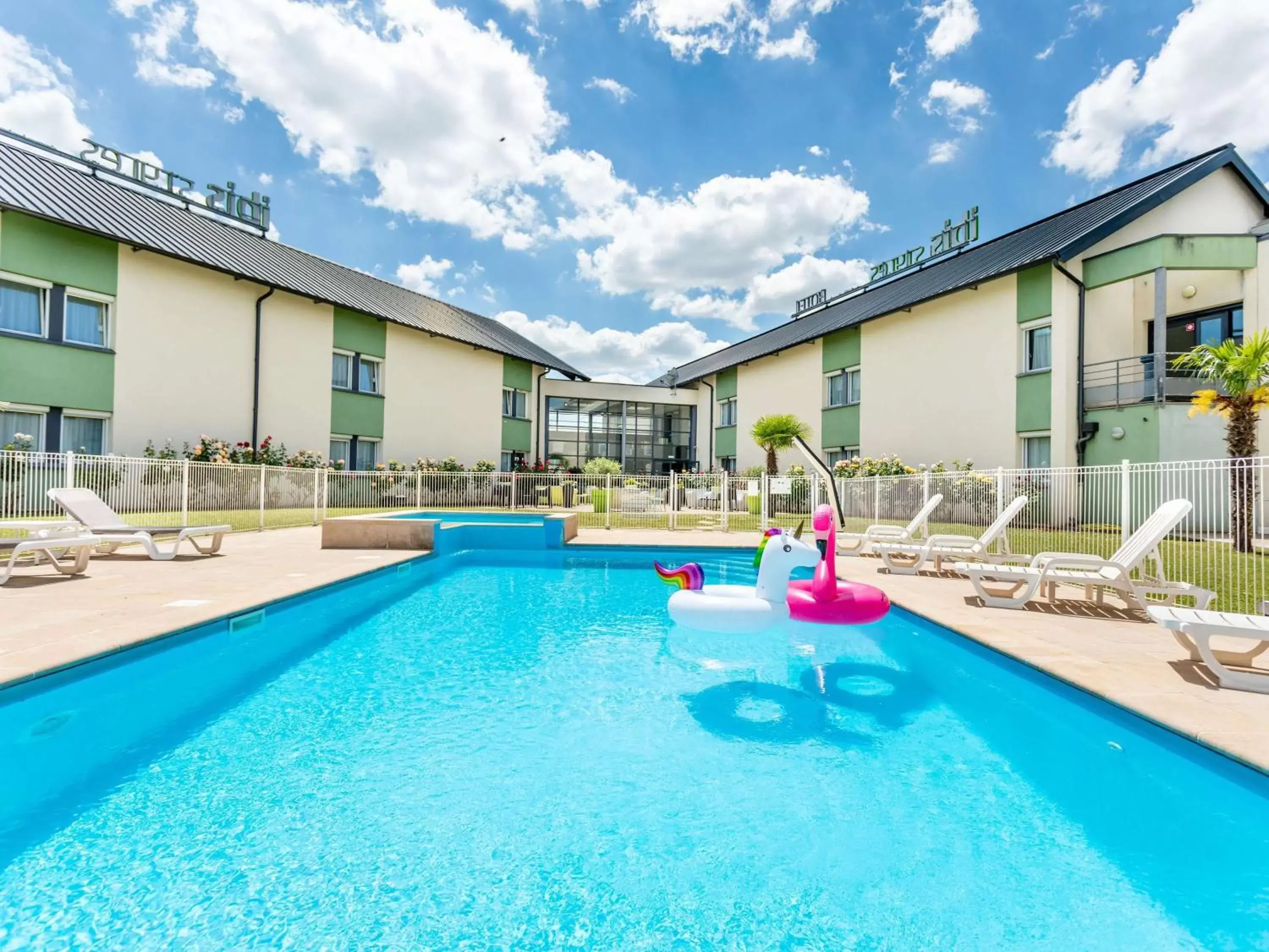 Pool view, Swimming Pool in ibis Styles Bourges