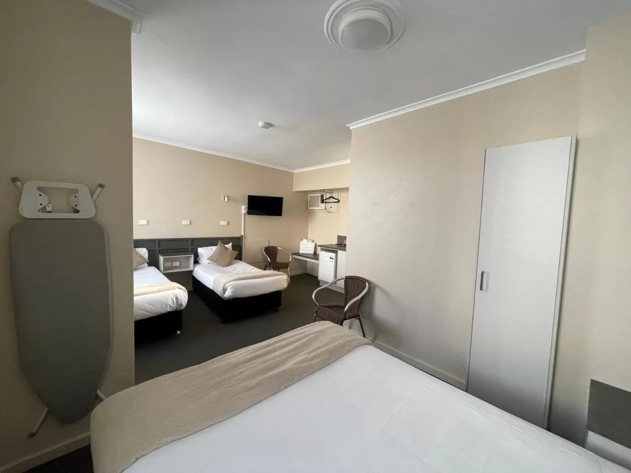 Photo of the whole room, Bed in Astor Hotel Motel