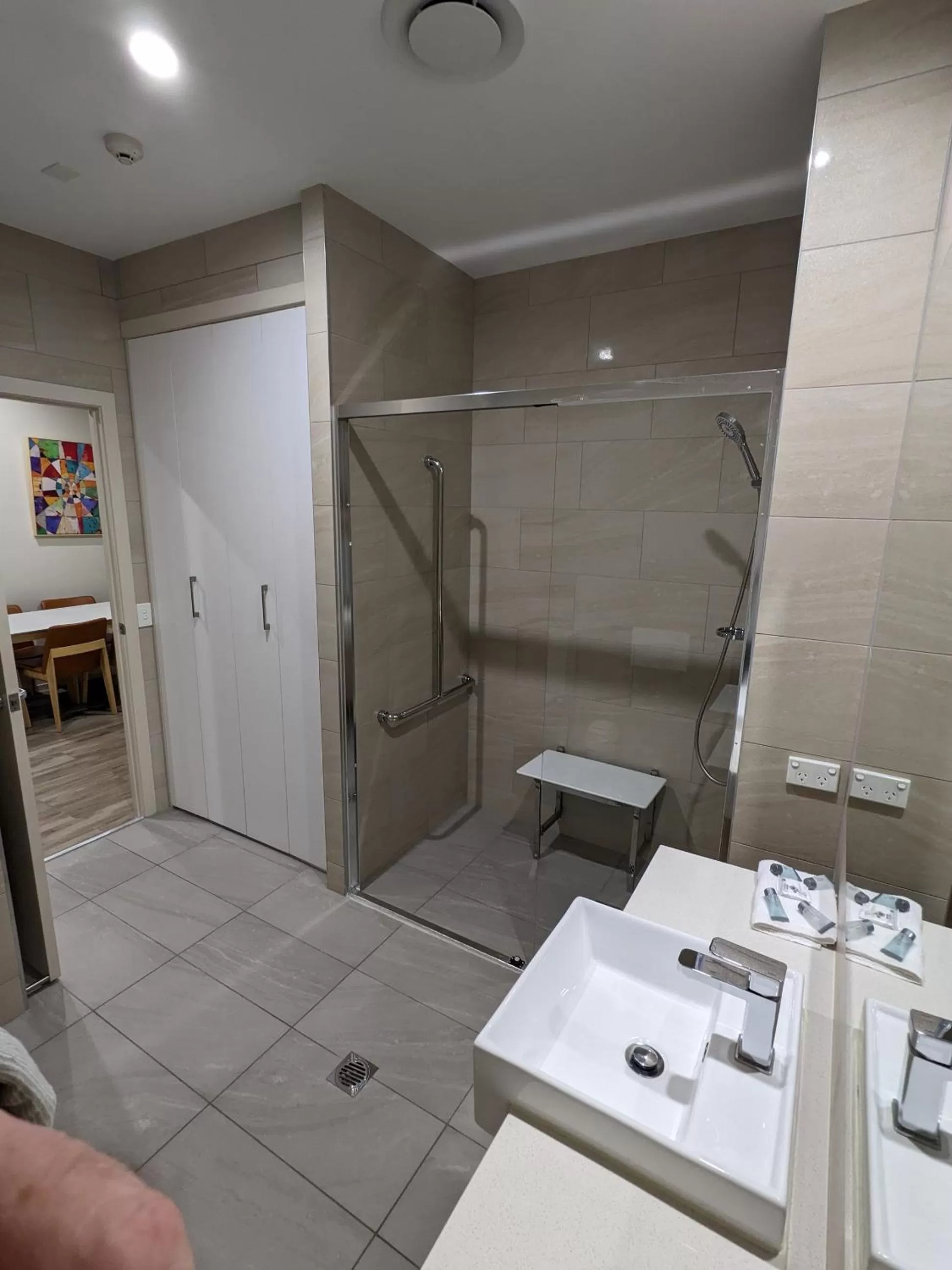 The Windsor, Hotel Rooms & Apartments