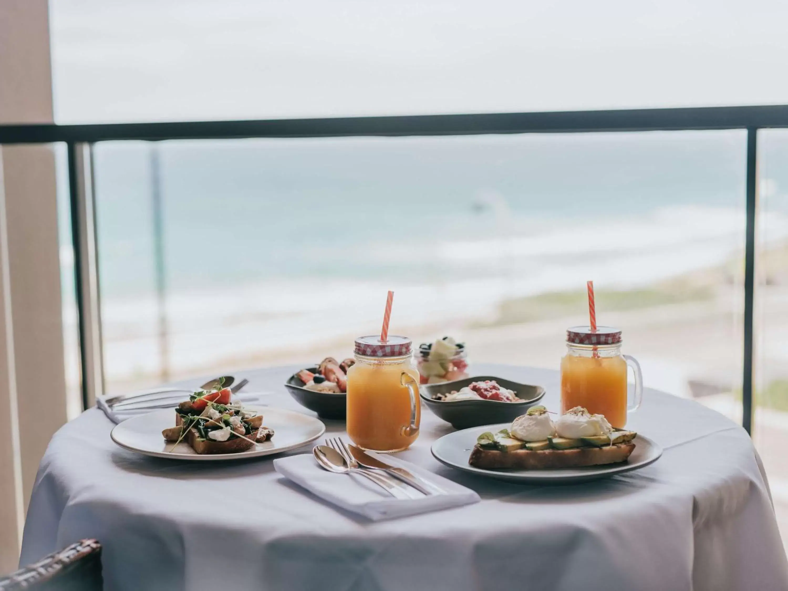 Photo of the whole room, Breakfast in Novotel Newcastle Beach