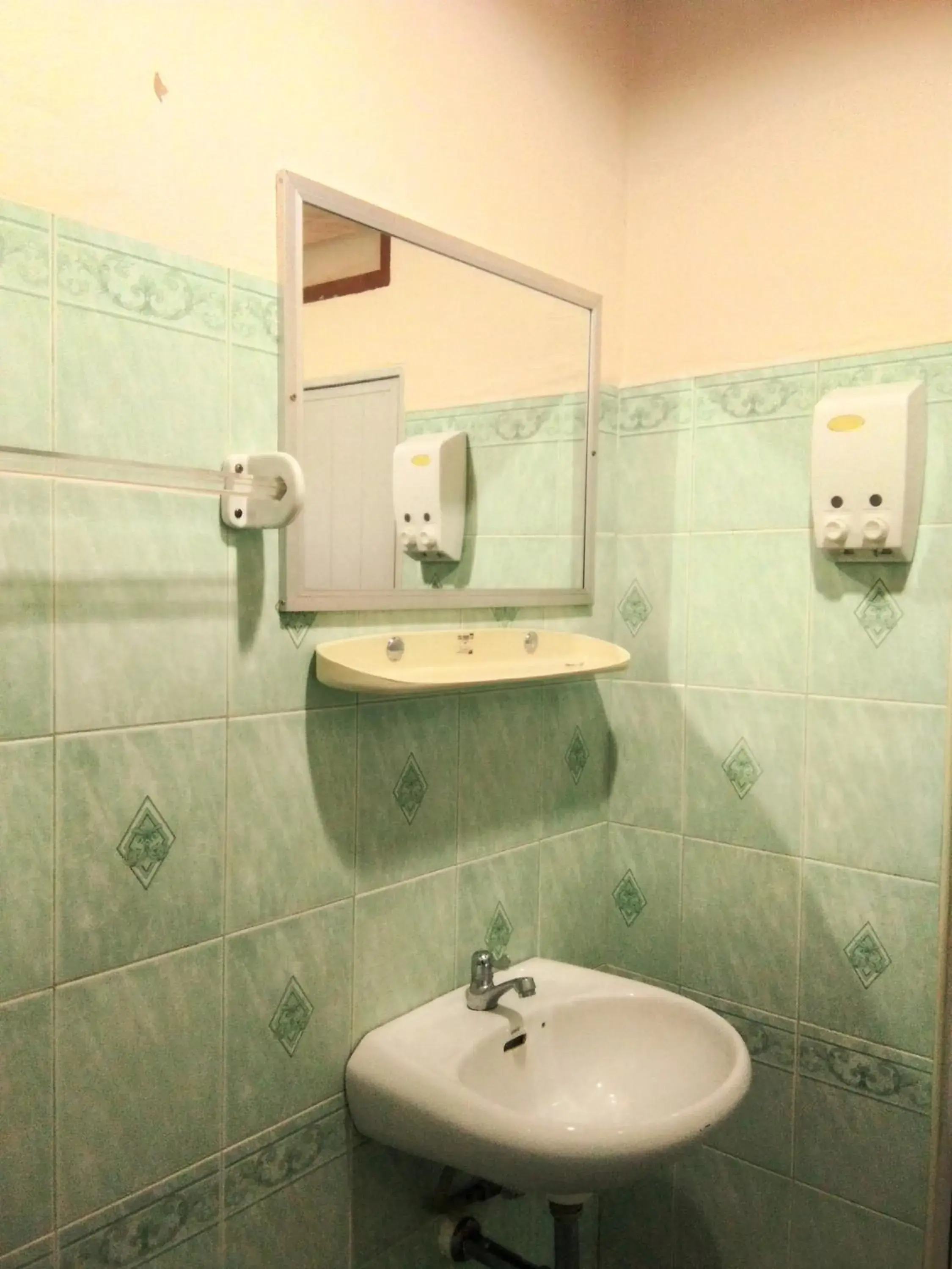 Bathroom in Thepparat Lodge Krabi