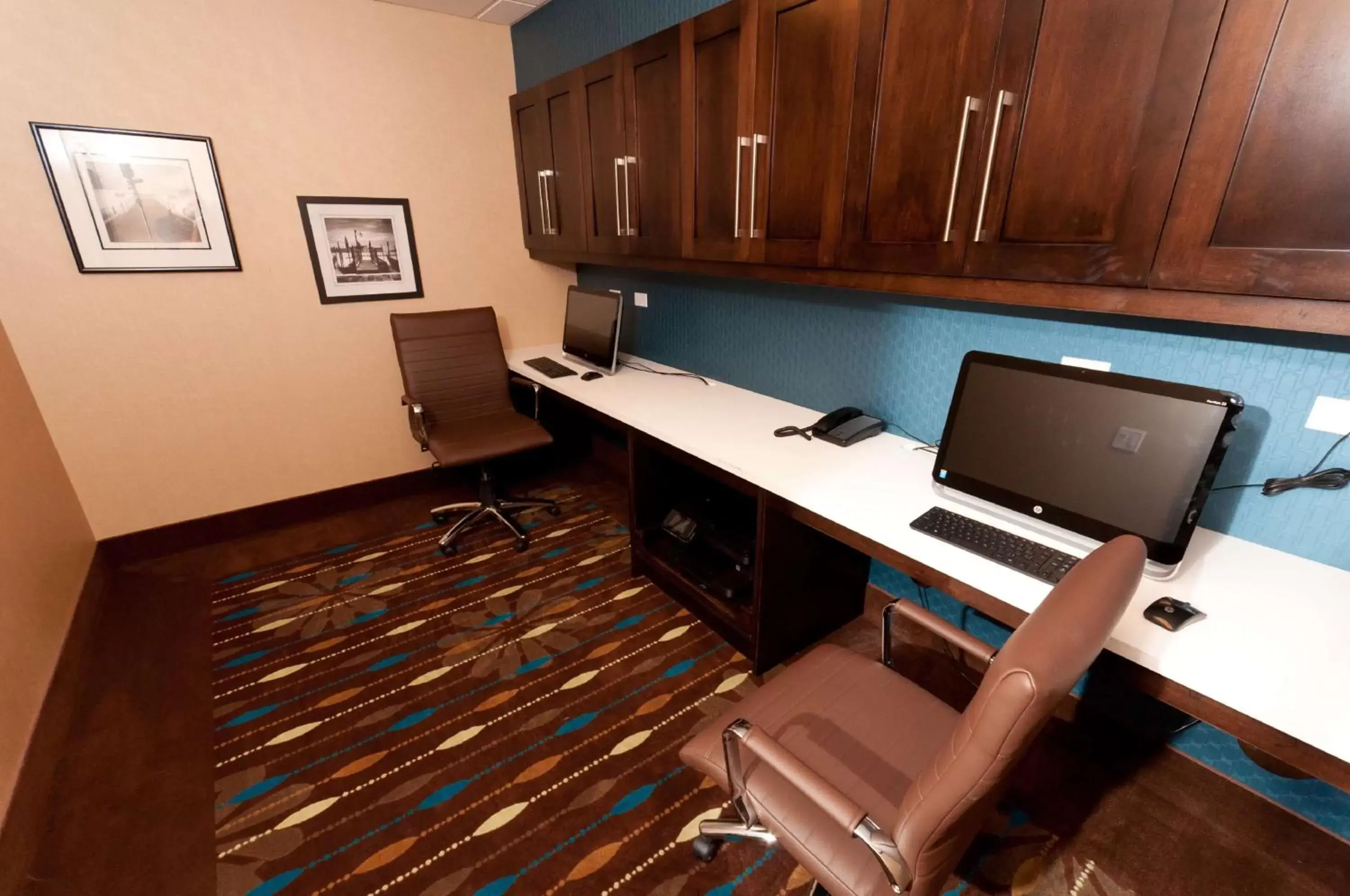 Business facilities in Hampton Inn & Suites East Gate Regina