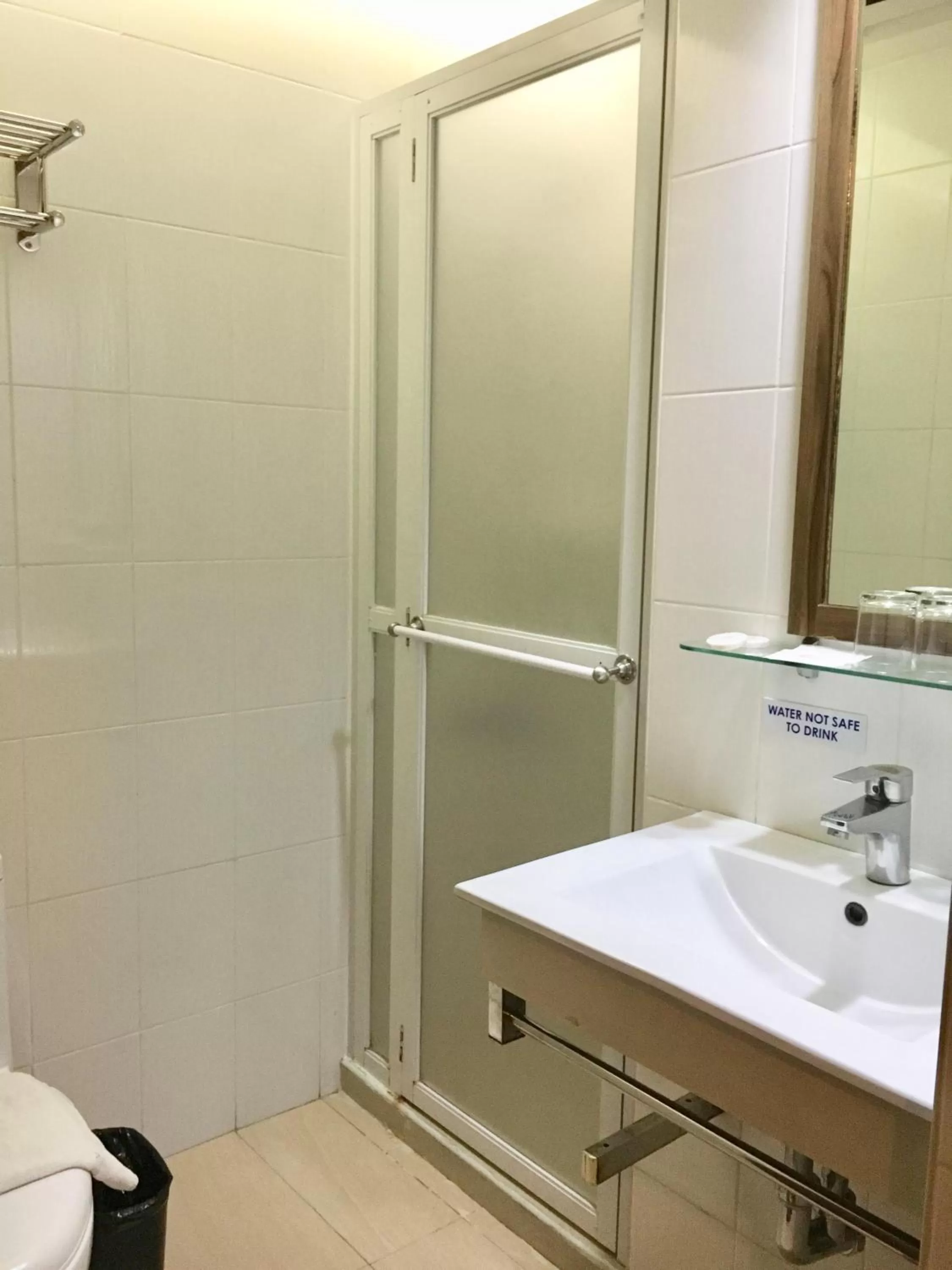 Toilet in Belian Hotel