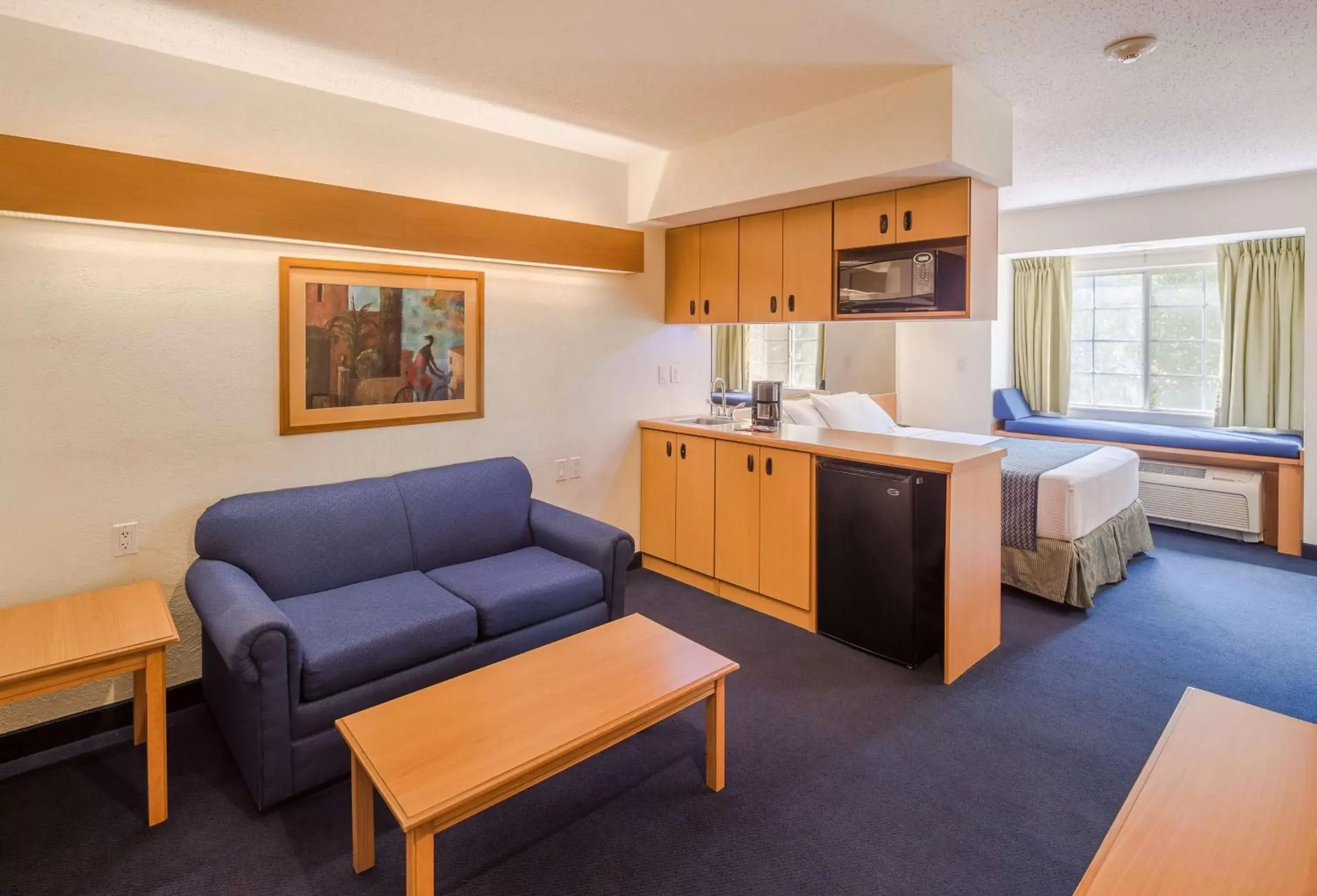 Photo of the whole room, Kitchen/Kitchenette in Microtel Inn & Suites by Wyndham Culiacán