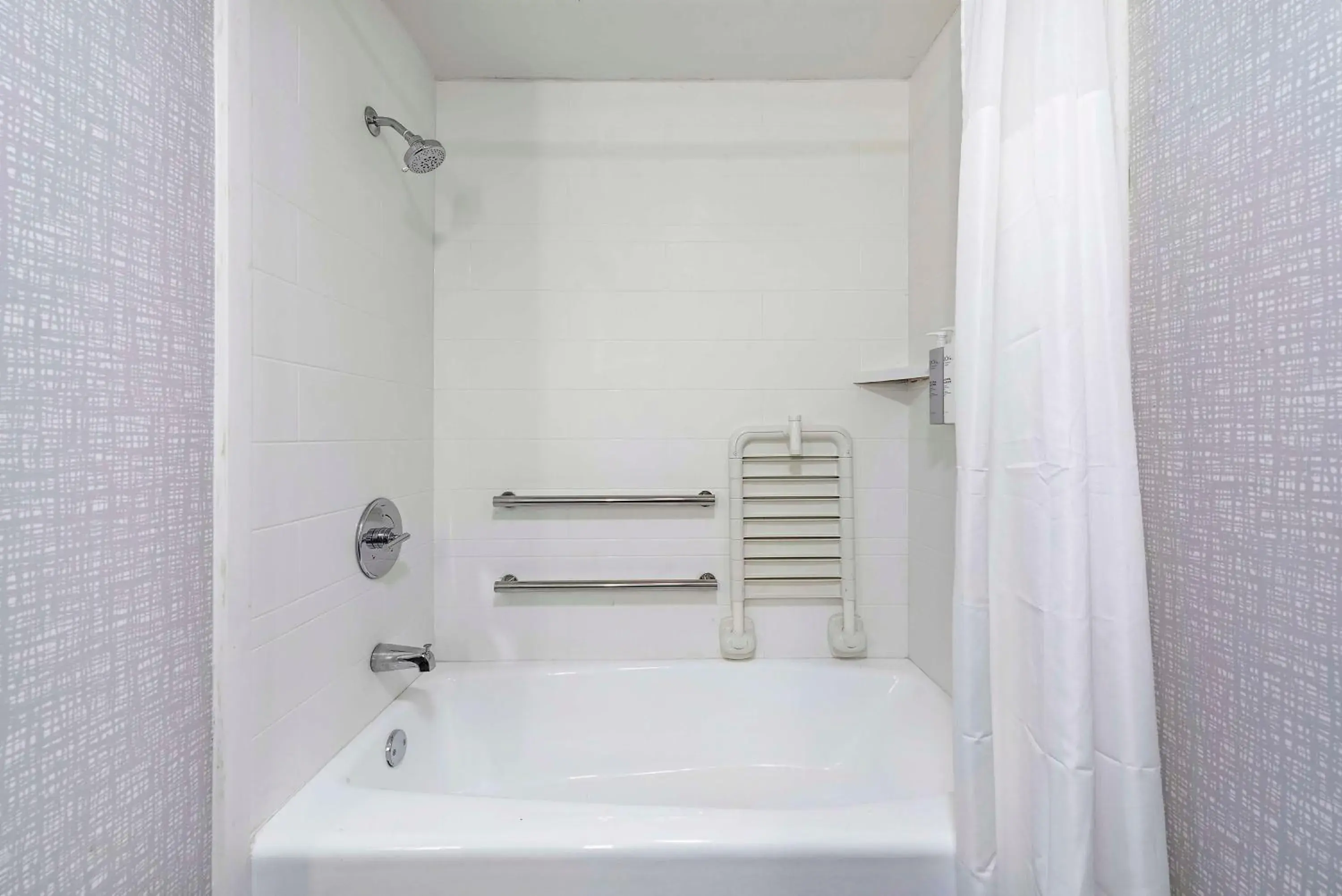 Bathroom in Wingate by Wyndham Los Angeles Airport