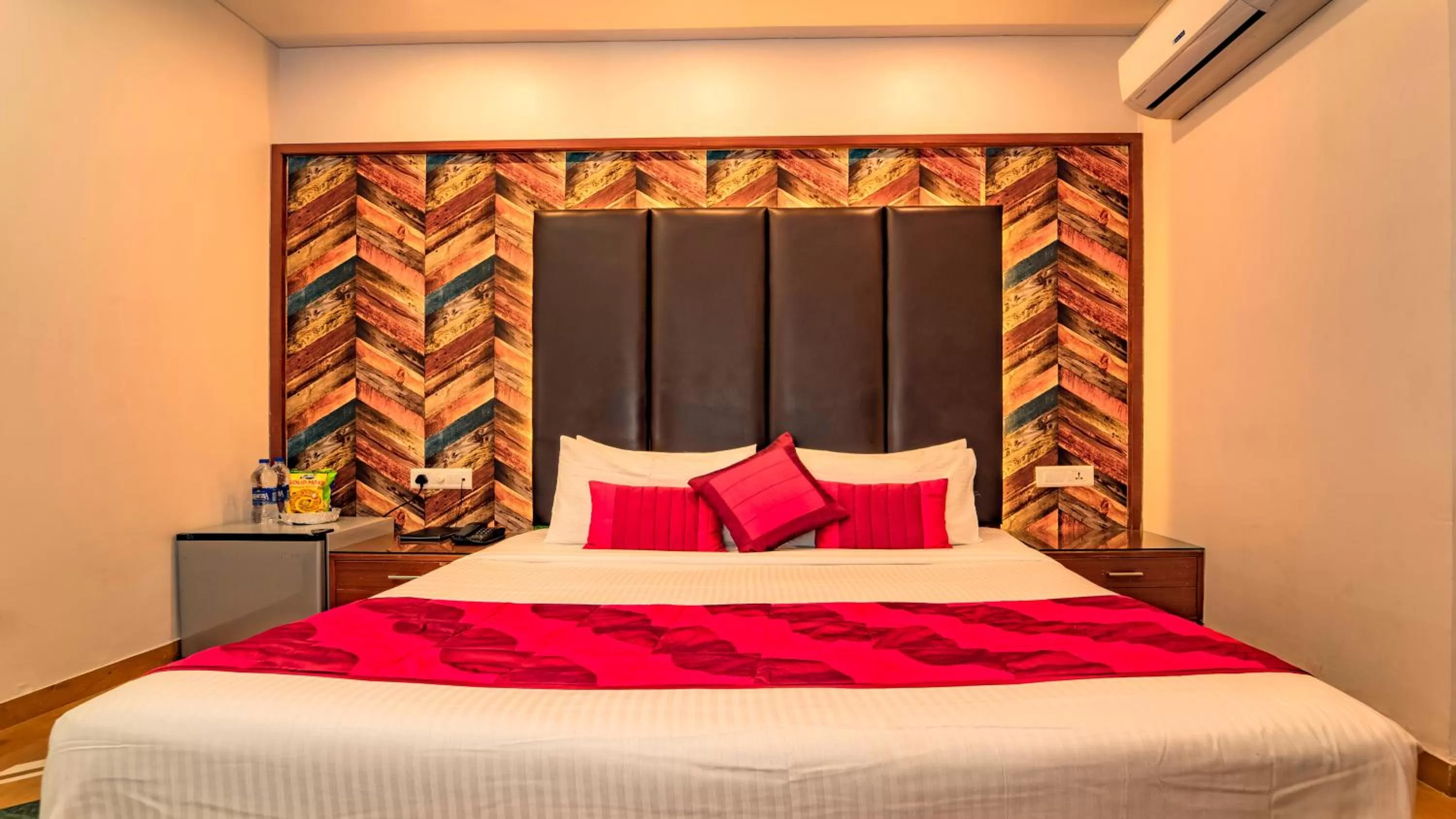 Photo of the whole room, Bed in Uddhav Vilas A Family Hotel