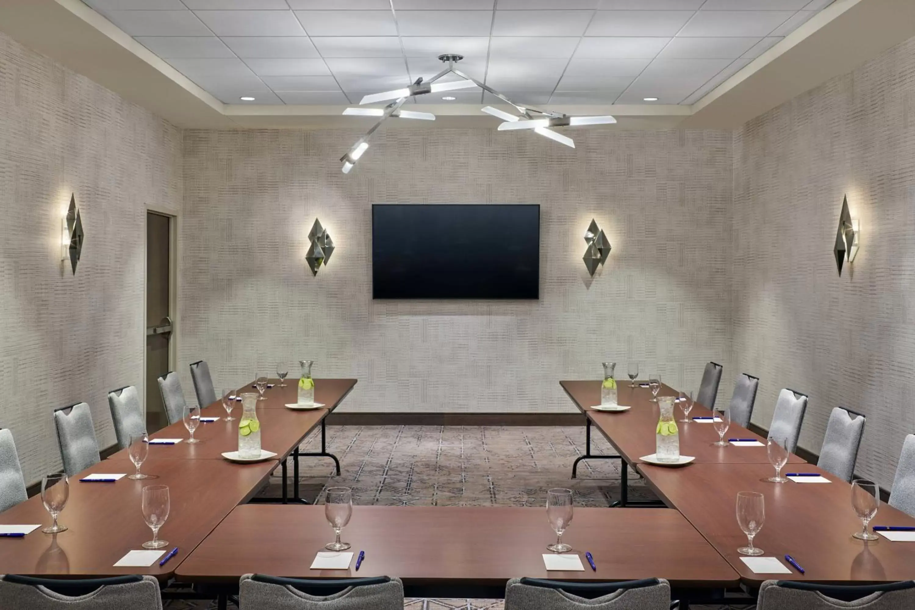 Meeting/conference room in Delta Hotels by Marriott Ashland Downtown